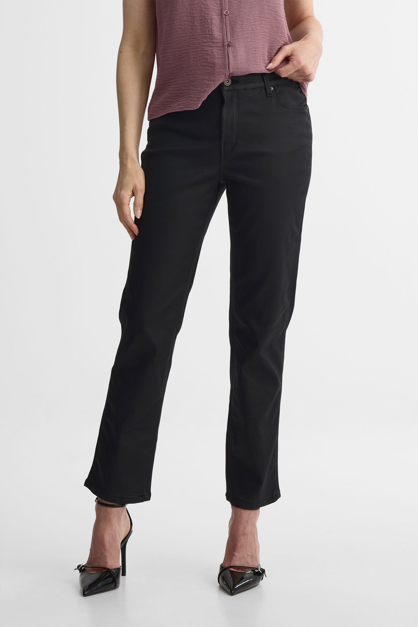 Jeans taille moyenne en denim enduit – Femme && NOIR