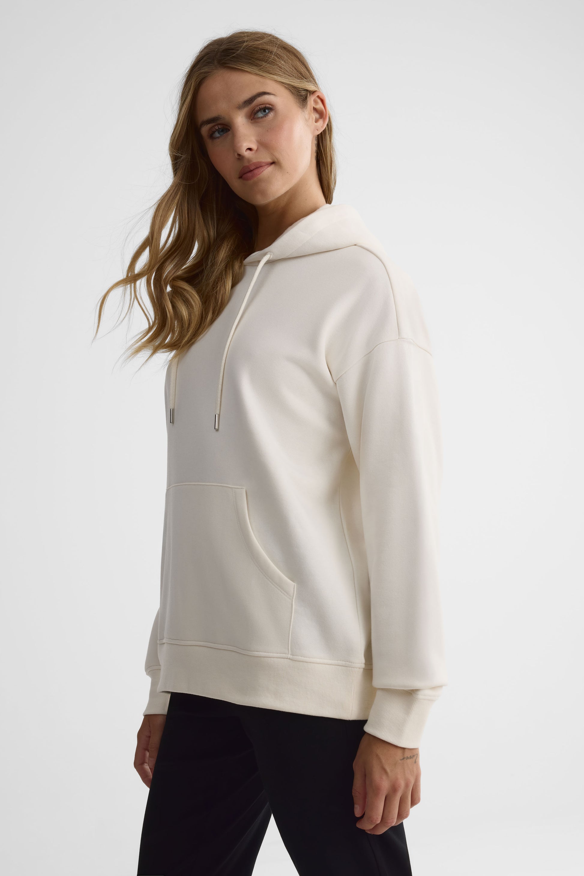 Chandail ouaté à capuchon – Femme && BLANC CASSÉ
