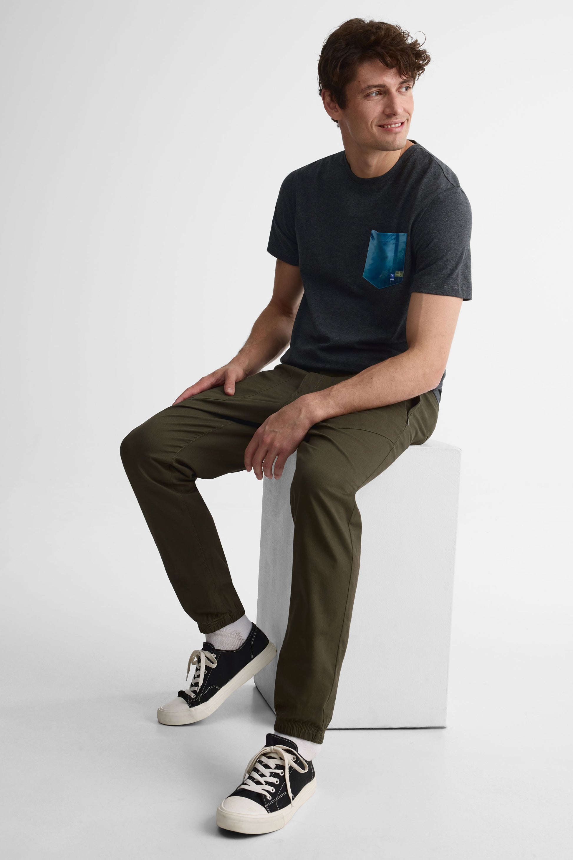Chandail M/courtes uni avec poche 2/30$ – Homme && CHARBON MIXTE