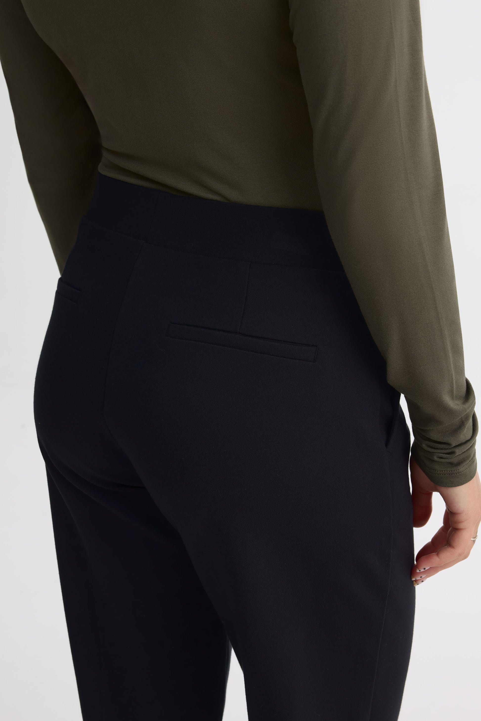 Pantalon pull-on tapered uni – Femme && NOIR