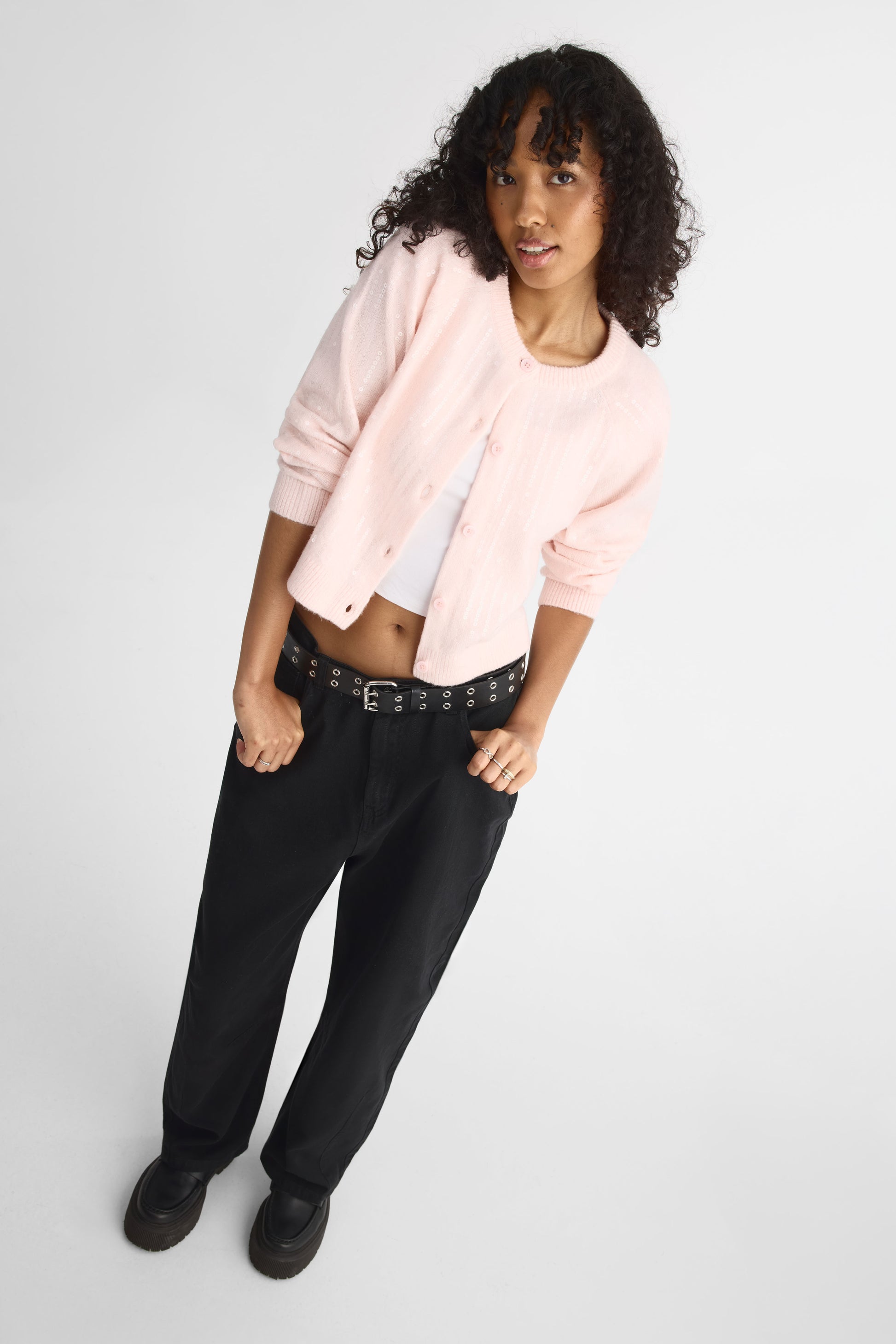 Cardigan cropped à sequins – Jeune femme && ROSE