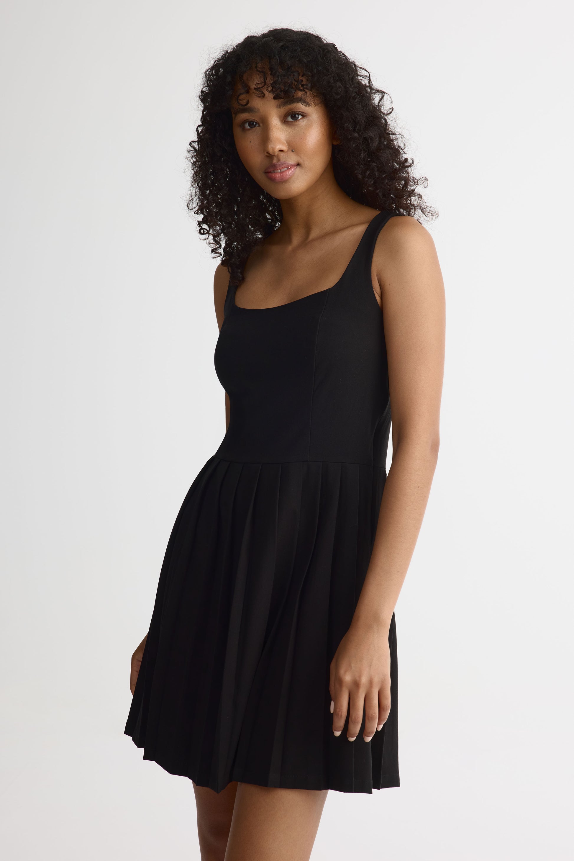 Robe courte évasée à bretelles larges - Jeune femme && NOIR