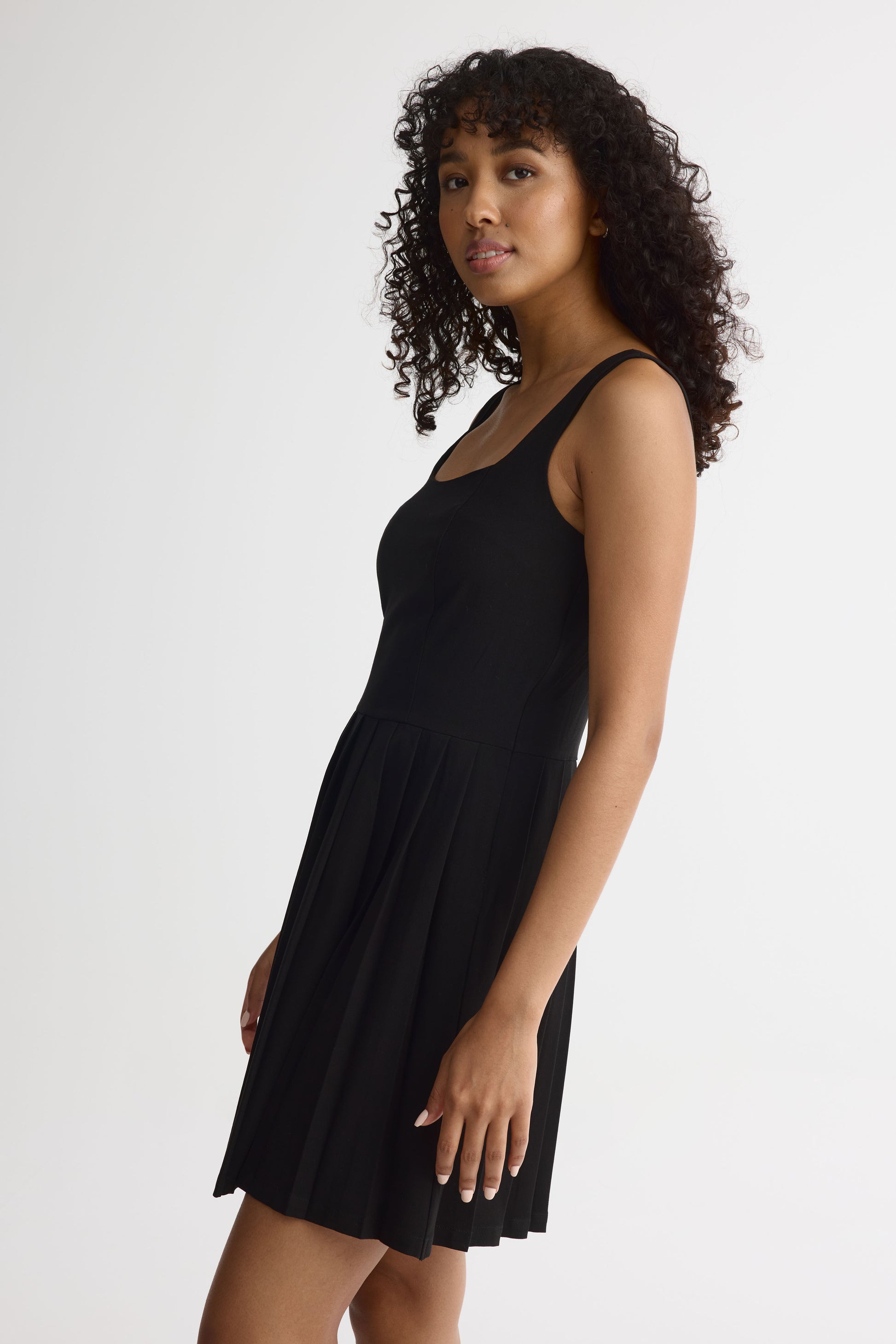 Robe courte évasée à bretelles larges - Jeune femme && NOIR