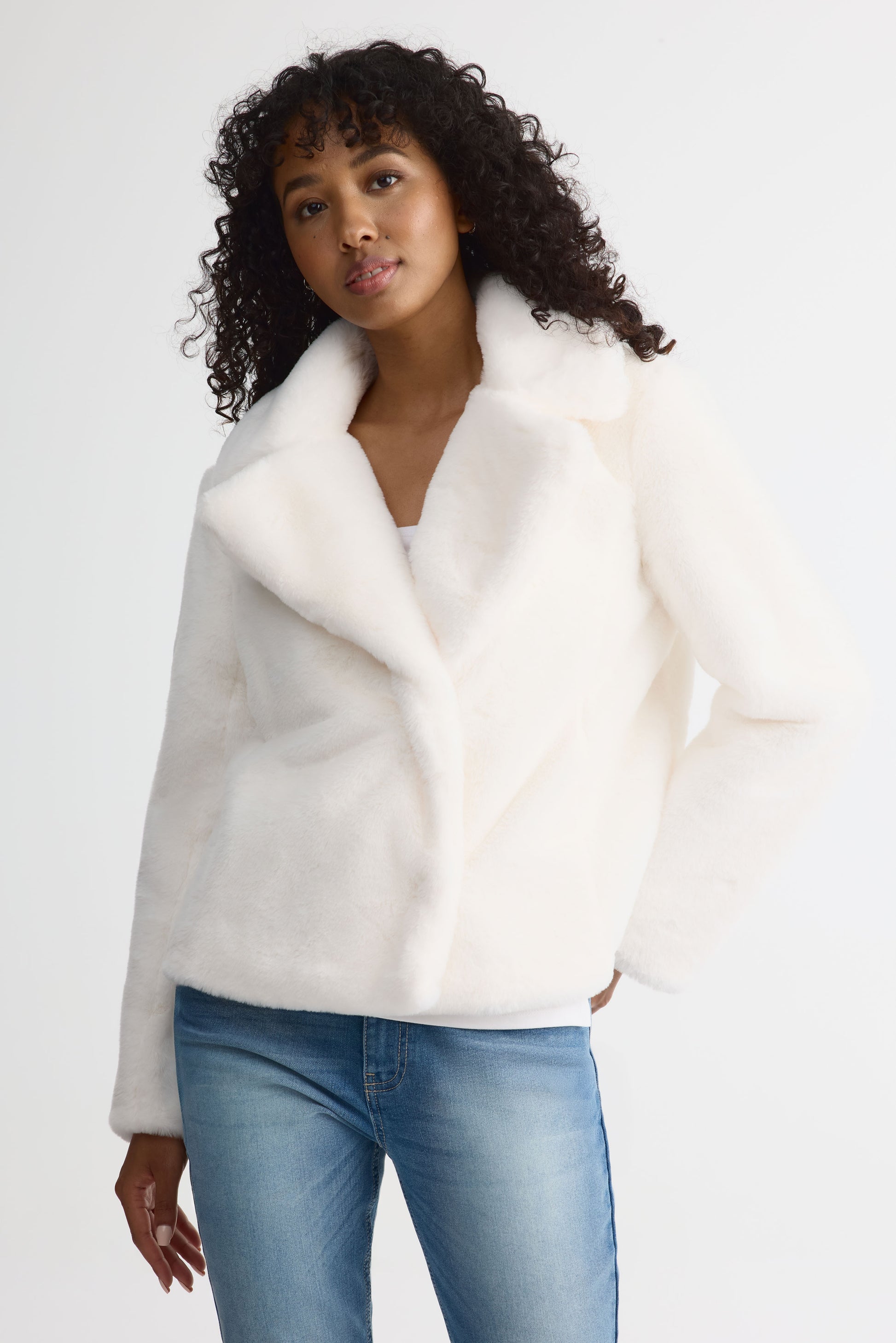 Veste longue en fausse fourrure – Femme && BLANC CASSÉ