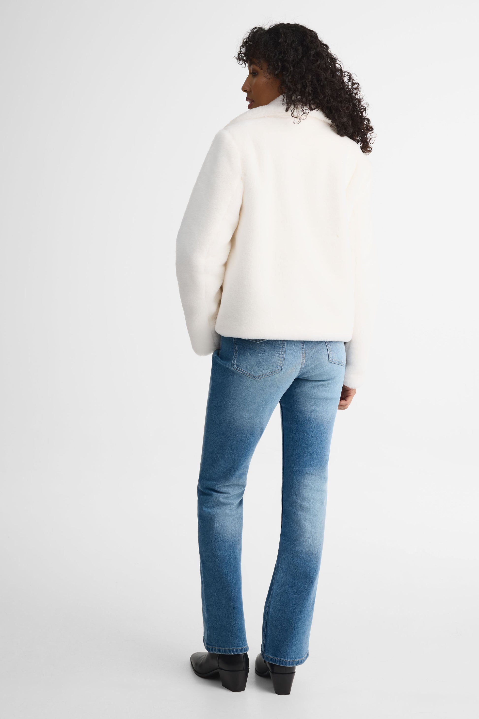 Veste longue en fausse fourrure – Femme && BLANC CASSÉ