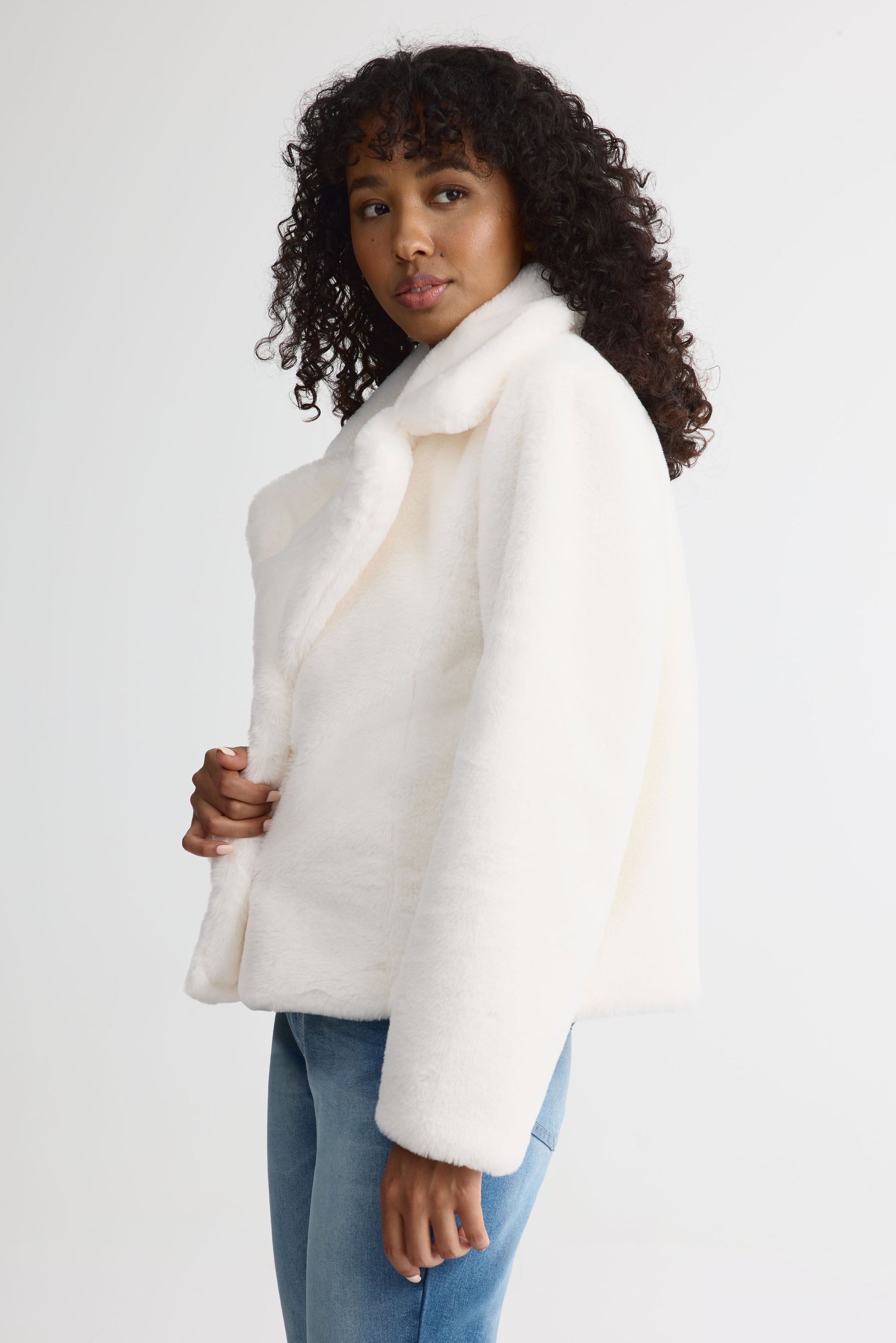 Veste longue en fausse fourrure – Femme && BLANC CASSÉ