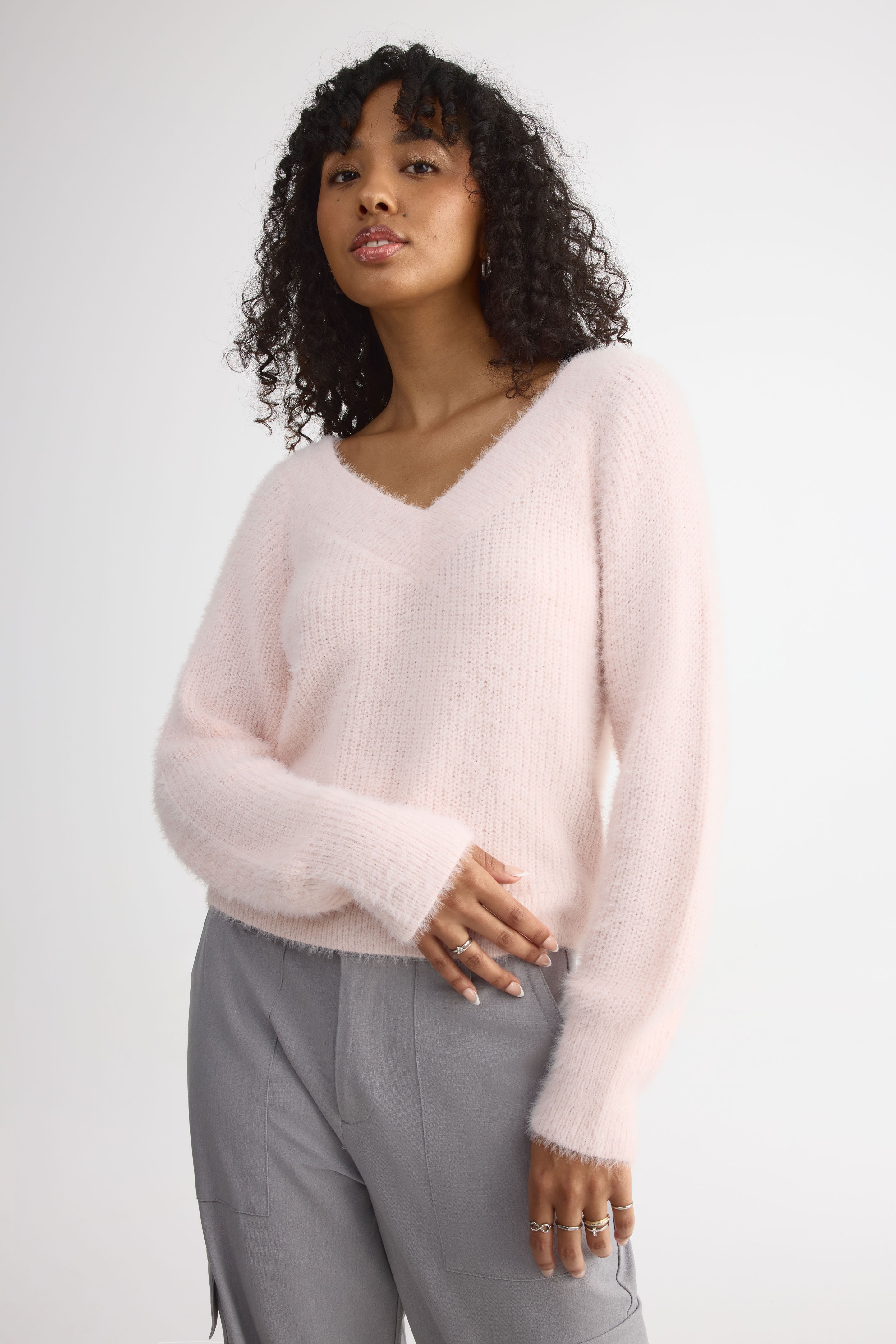 Chandail tricot tondue en col V – Femme && ROSE