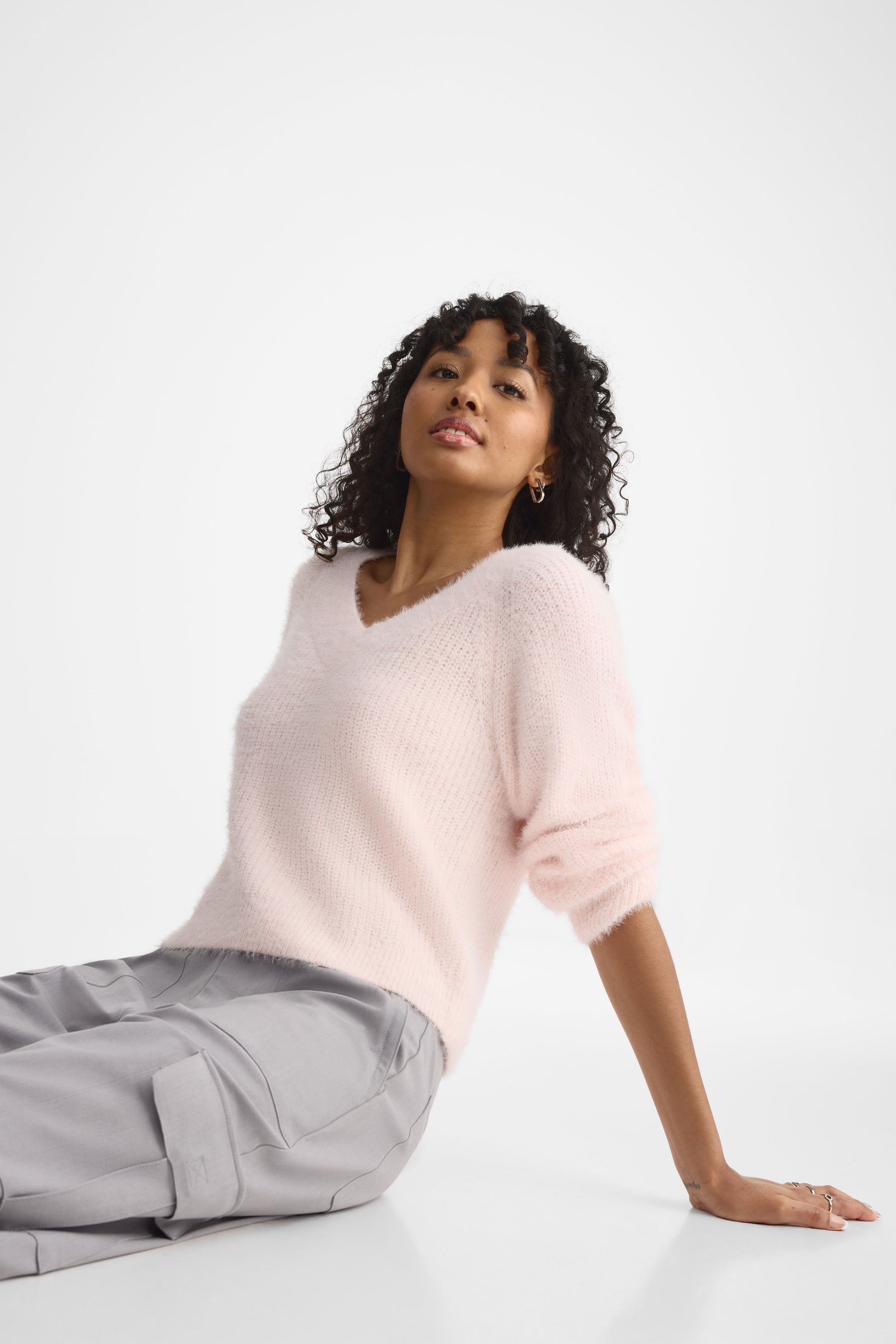 Chandail tricot tondue en col V – Femme && ROSE