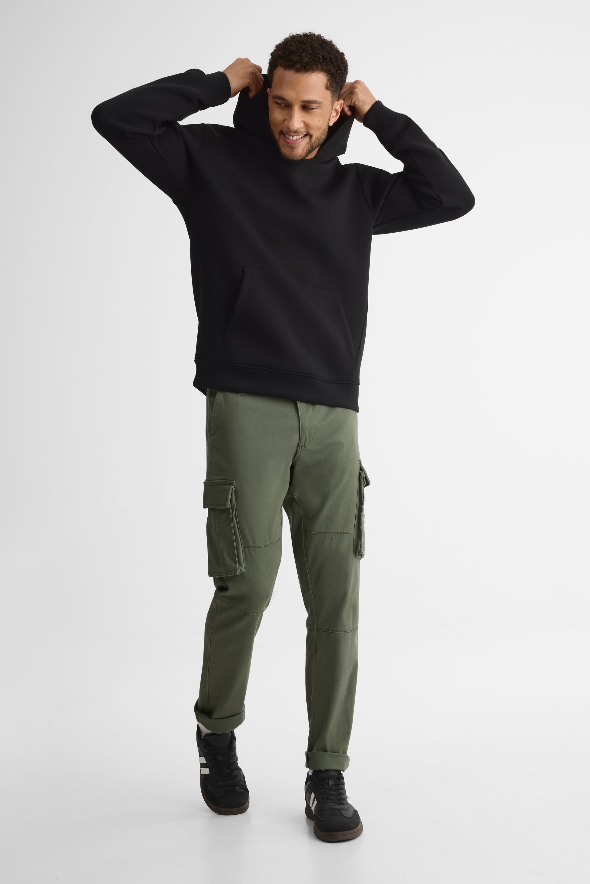 Chandail ouaté à capuchon – Homme && NOIR