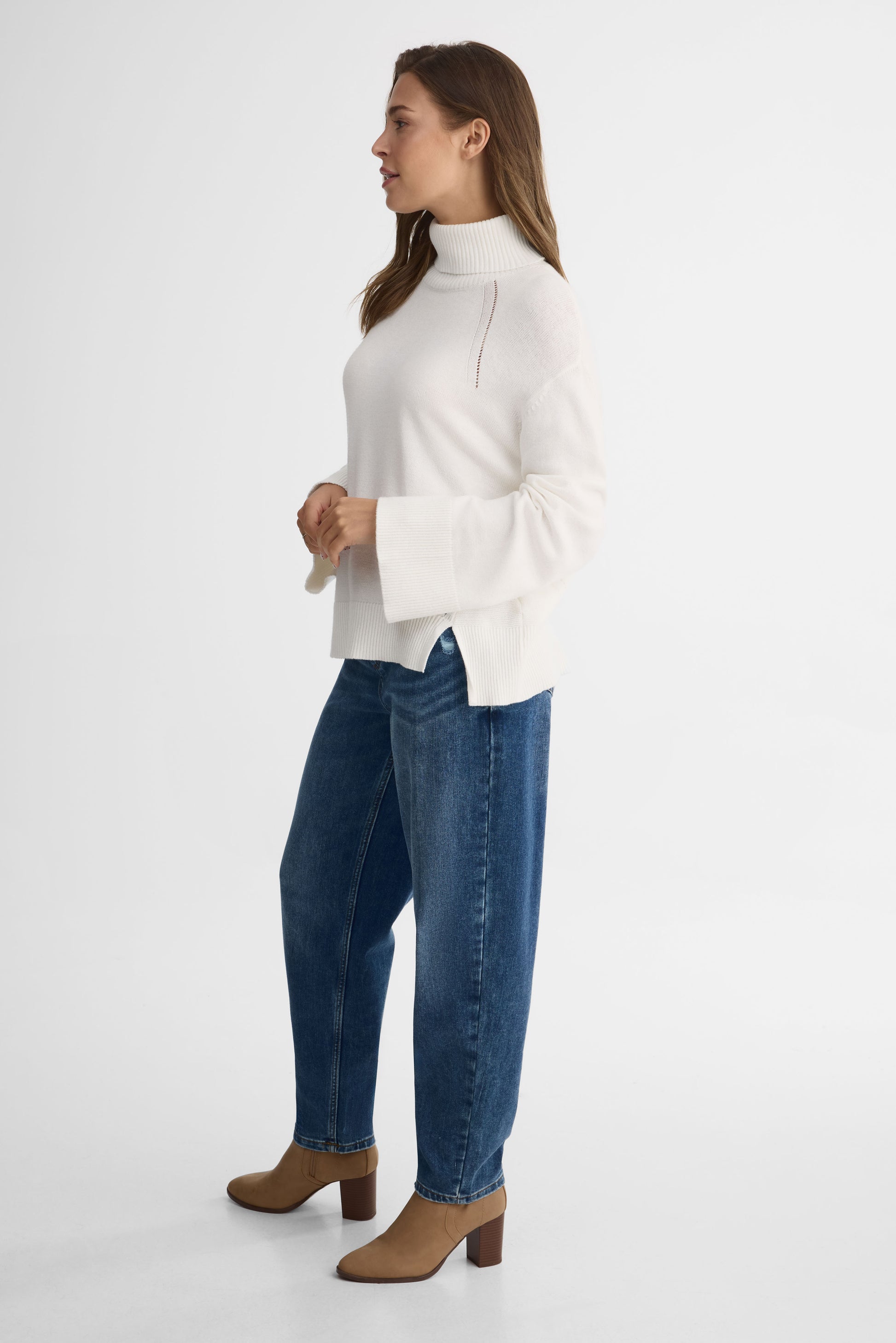Chandail tricot col roulé – Femme && BLANC CASSÉ