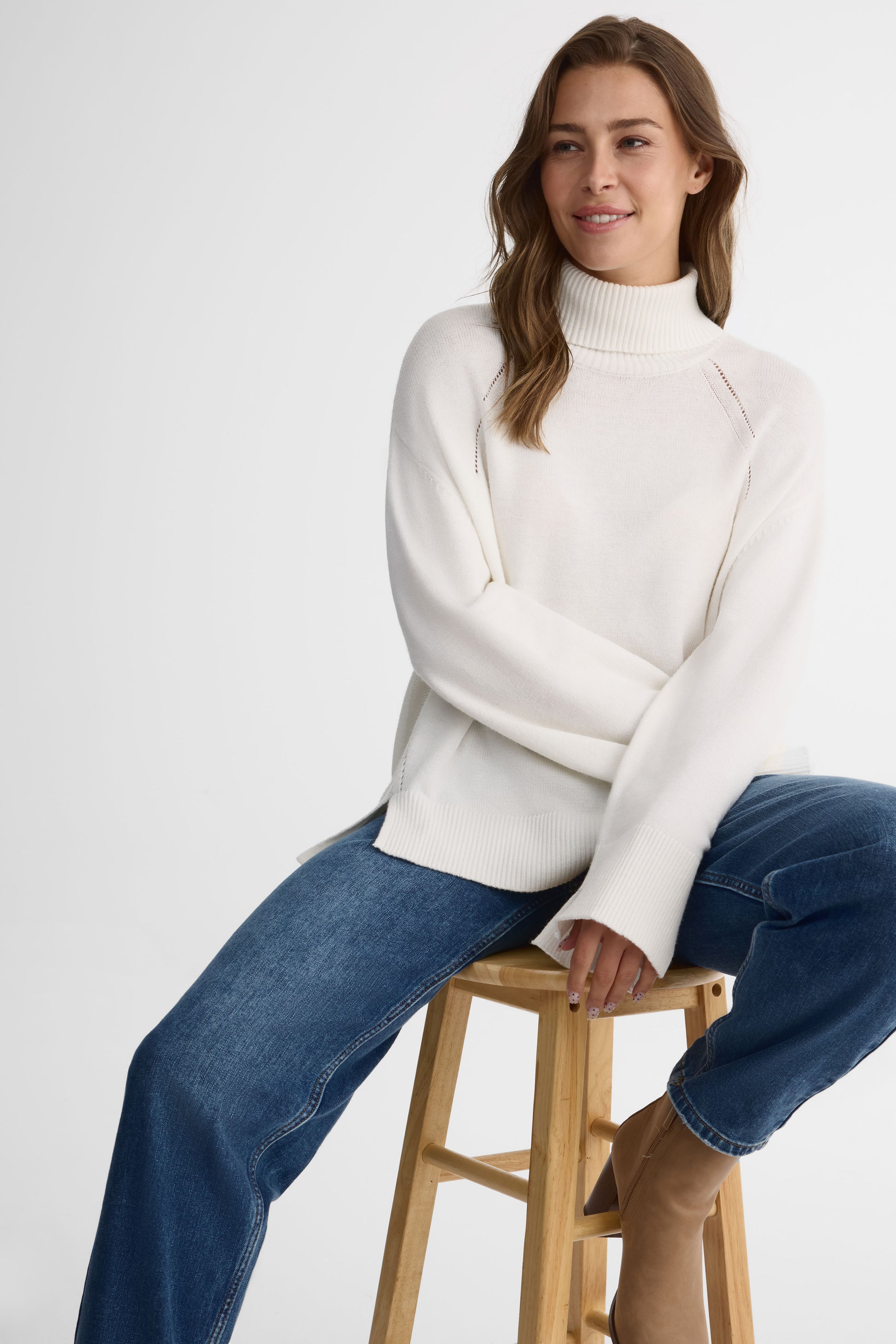 Chandail tricot col roulé – Femme && BLANC CASSÉ
