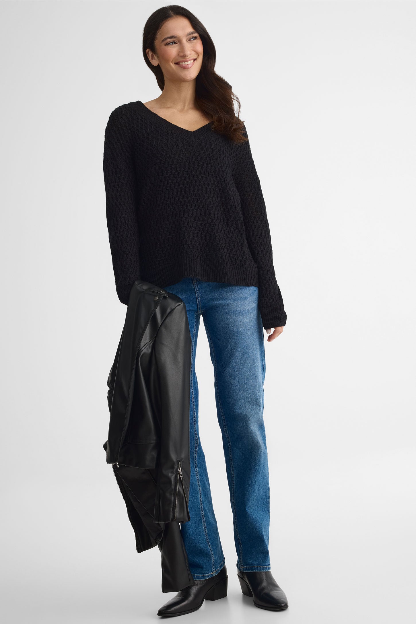 Chandail tricot col V, manches longues – Femme && NOIR