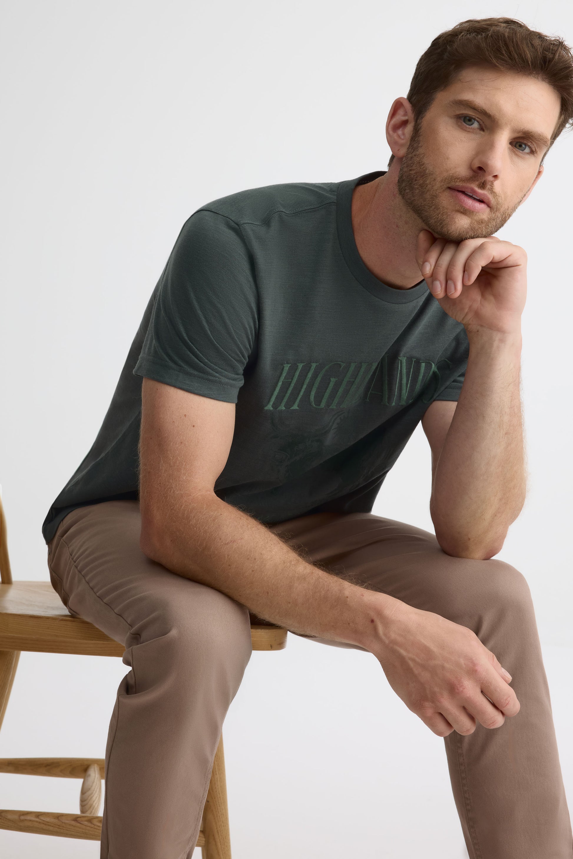 Chandail uni avec graphique – Homme && CHARBON