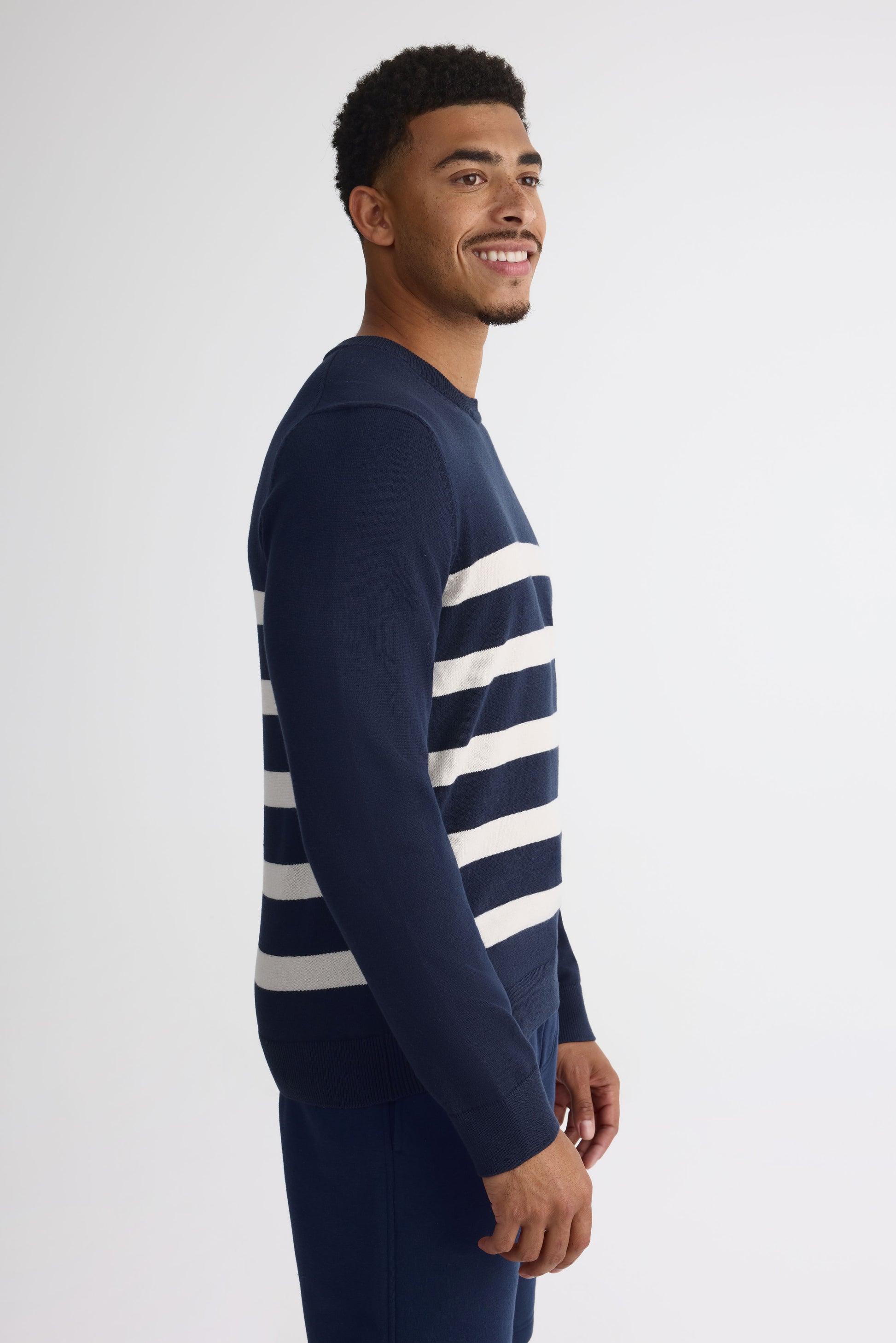 Chandail tricot rayé col rond – Homme && MARIN