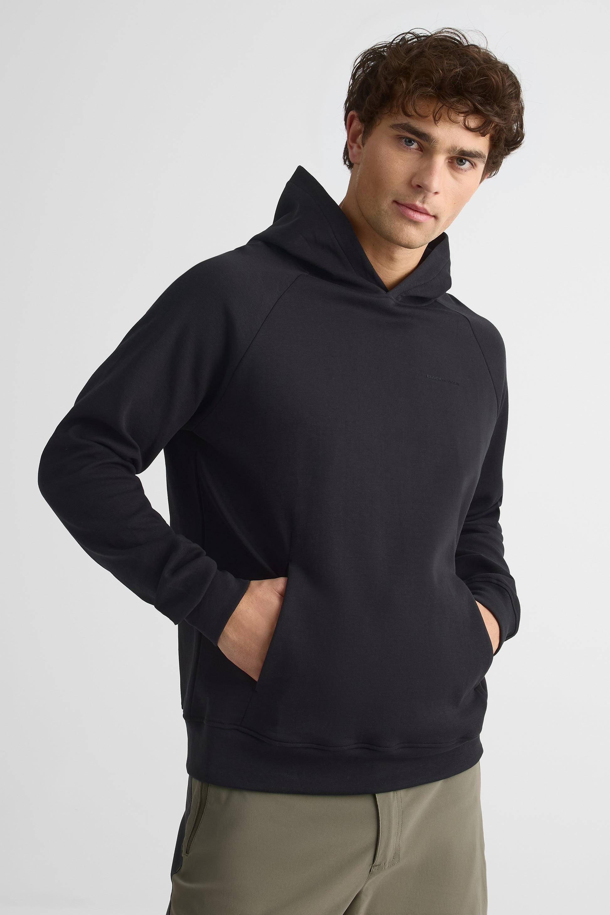 Chandail ouaté à capuchon – Femme && NOIR
