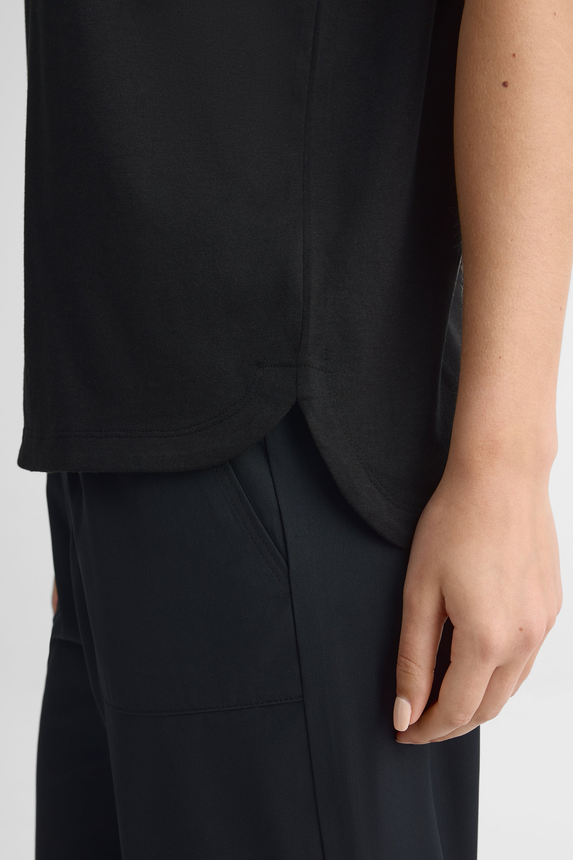 Chandail M/courtes col rond – Femme, Graphique && NOIR