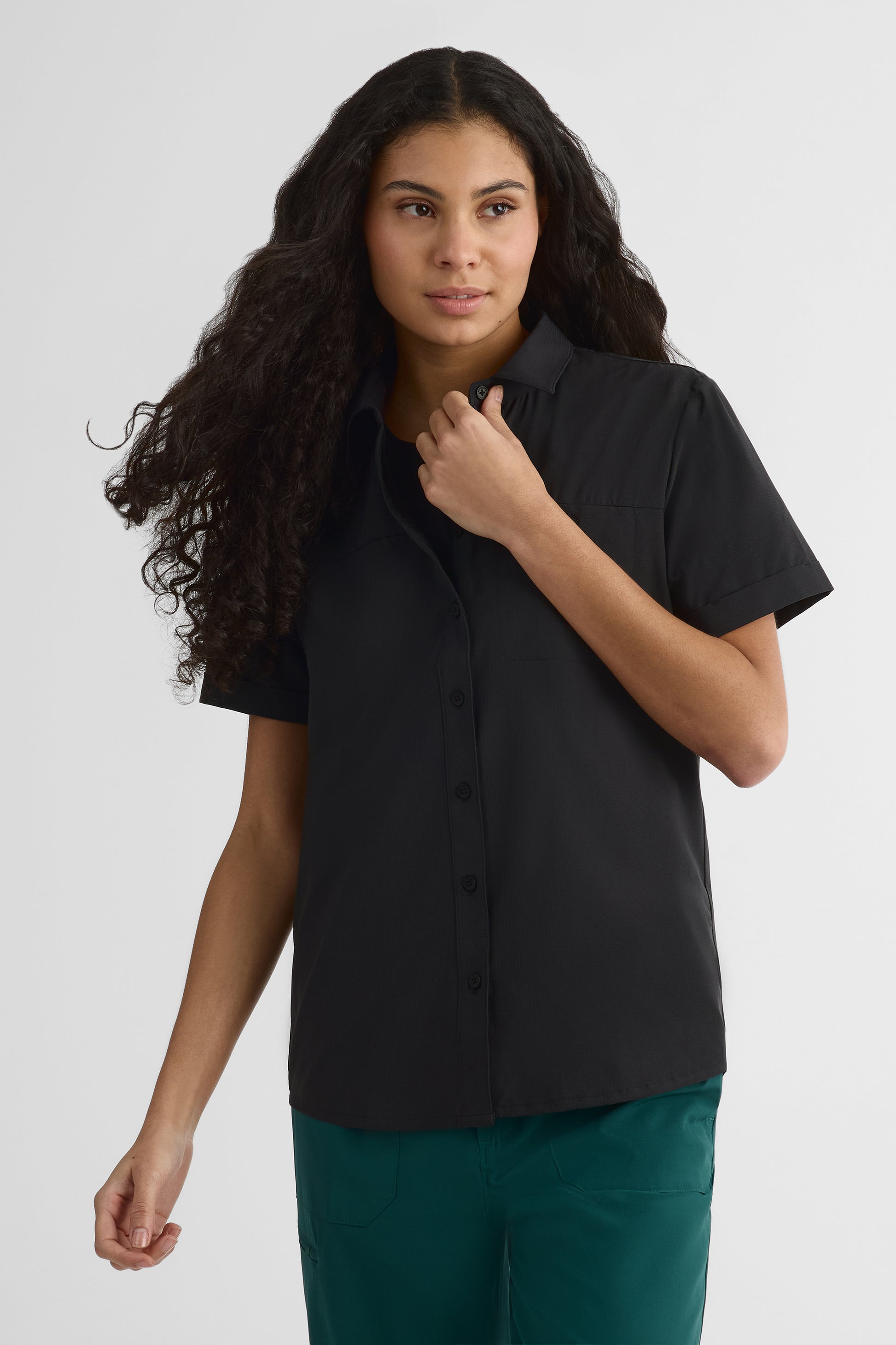 Chemise M/courtes semi-ajustée avec poche - Femme && NOIR