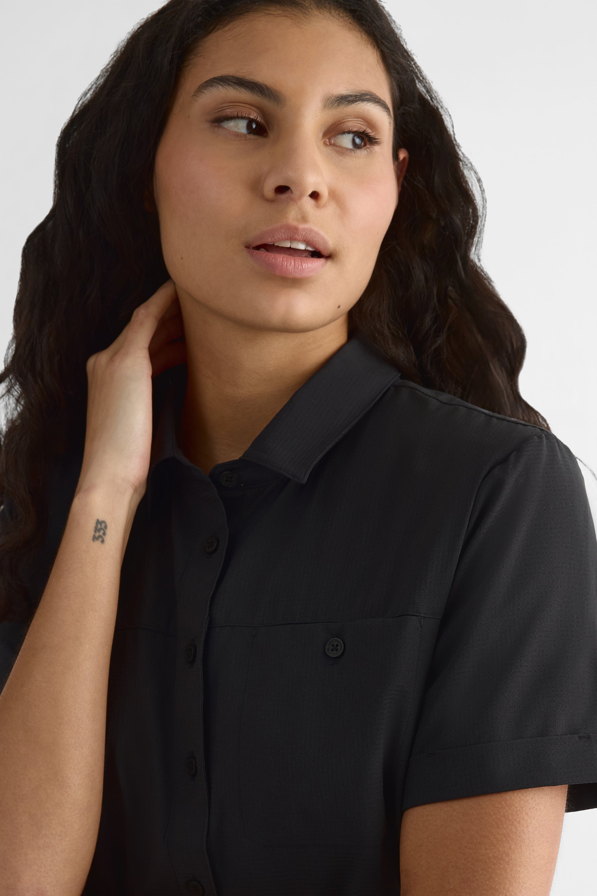 Chemise M/courtes semi-ajustée avec poche - Femme && NOIR