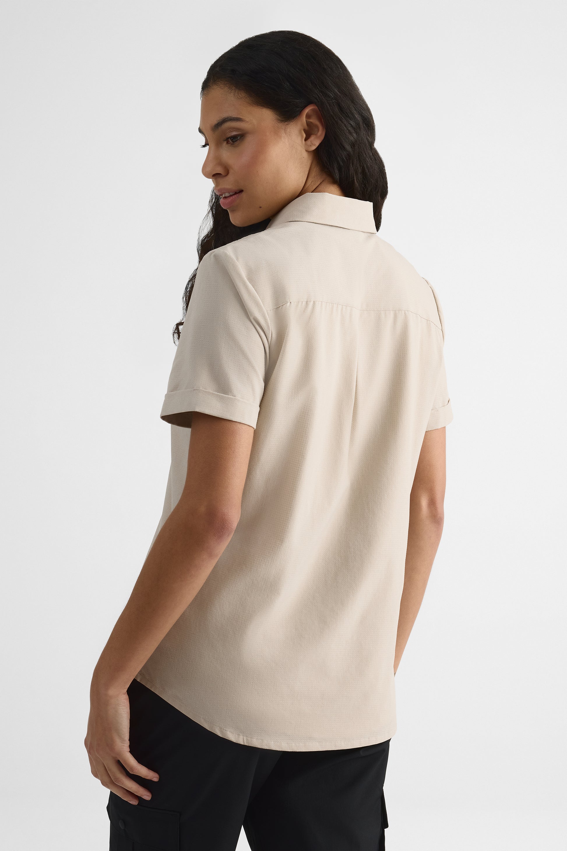 Chemise M/courtes semi-ajustée avec poche - Femme && BEIGE