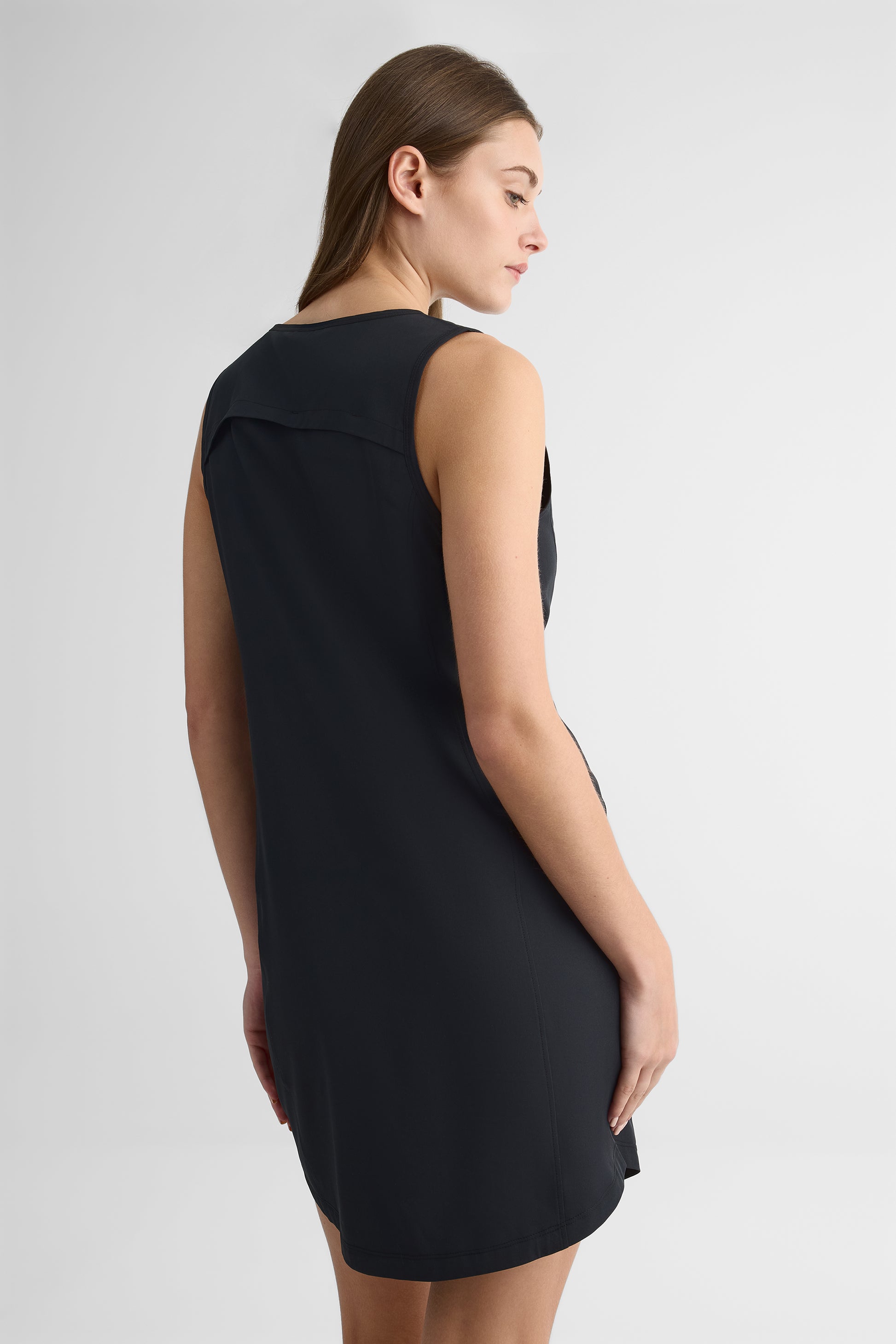 Robe S/manches col rond semi-ajustée - Femme && NOIR
