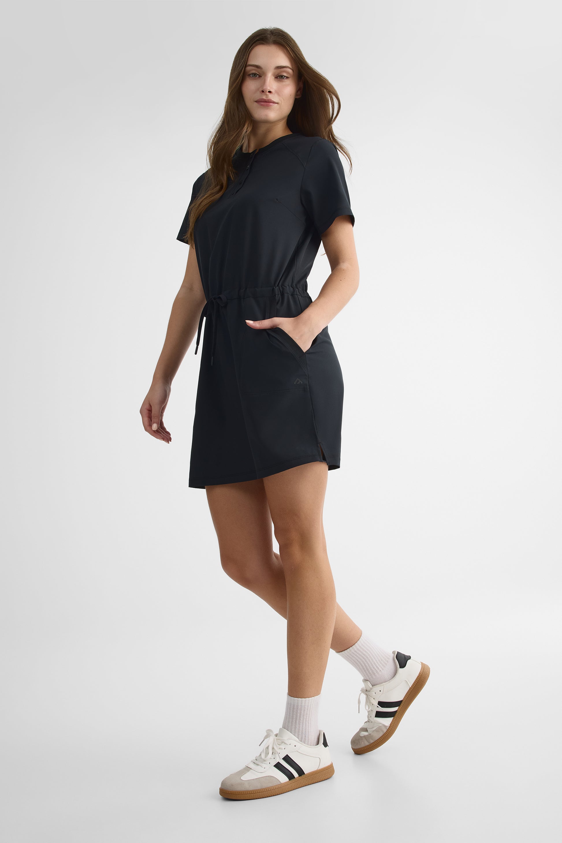 Robe M/courtes col rond semi-ajustée - Femme && NOIR
