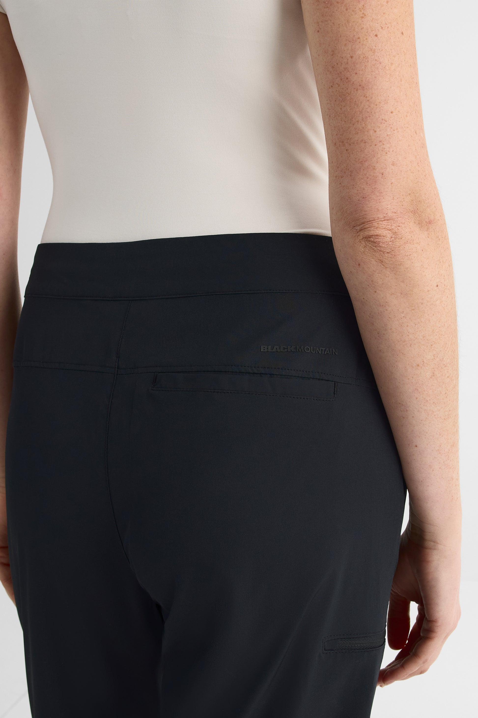 Pantalon capri uni avec bouton pression – Femme && NOIR