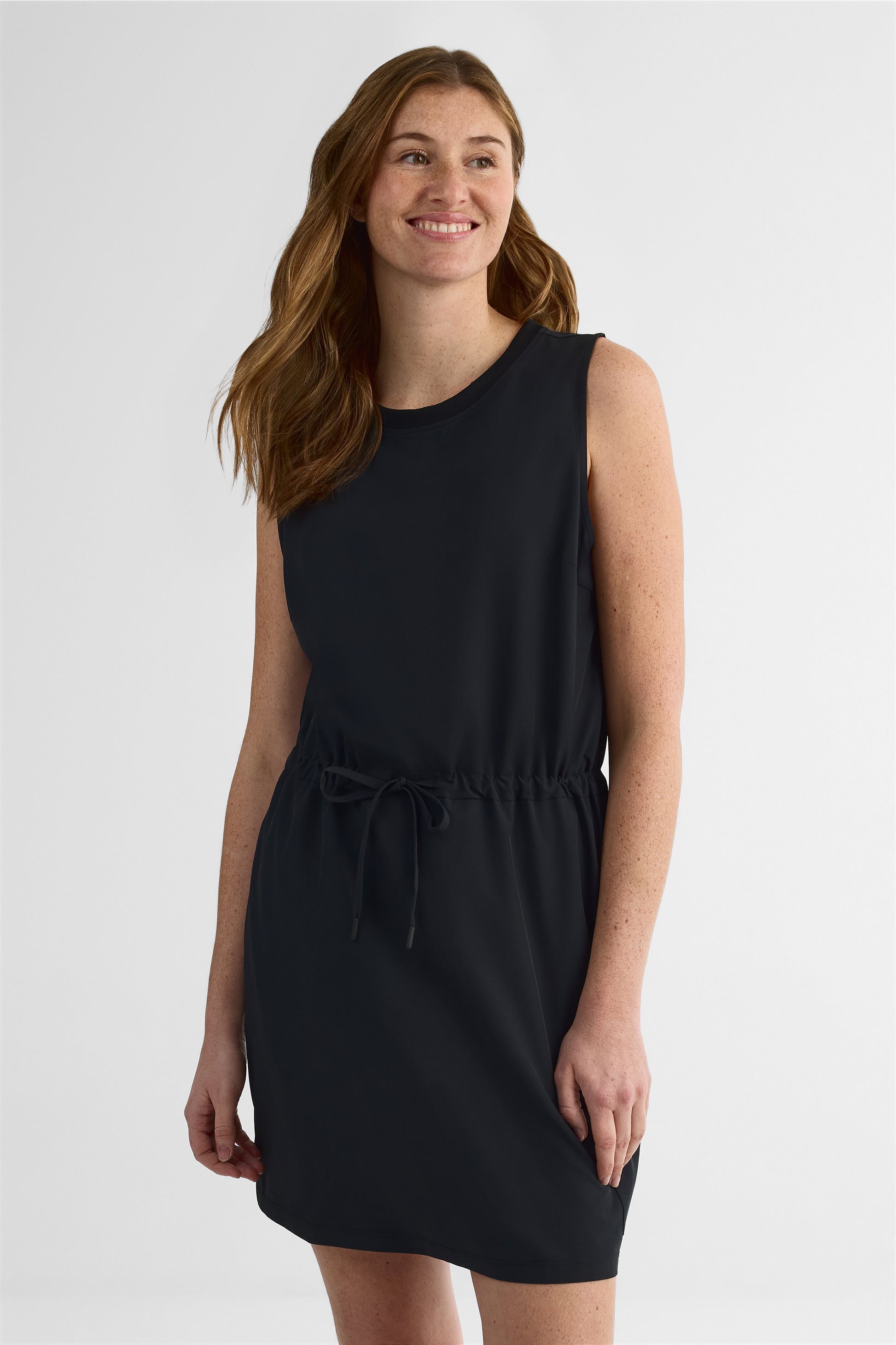 Robe S/manches col rond semi-ajustée - Femme && NOIR