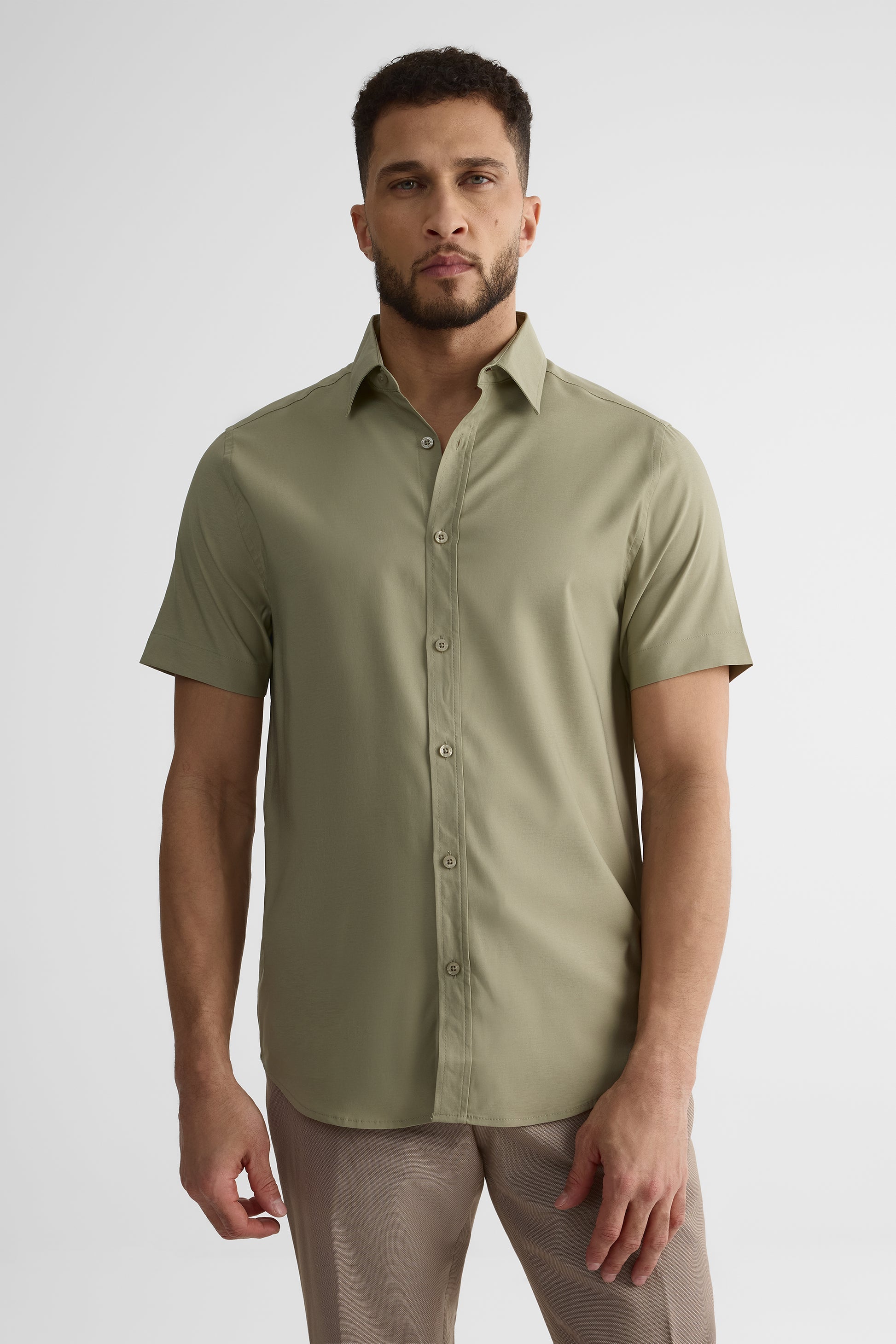 Chemise M/courtes coupe régulière en microfibre - Homme && KAKI
