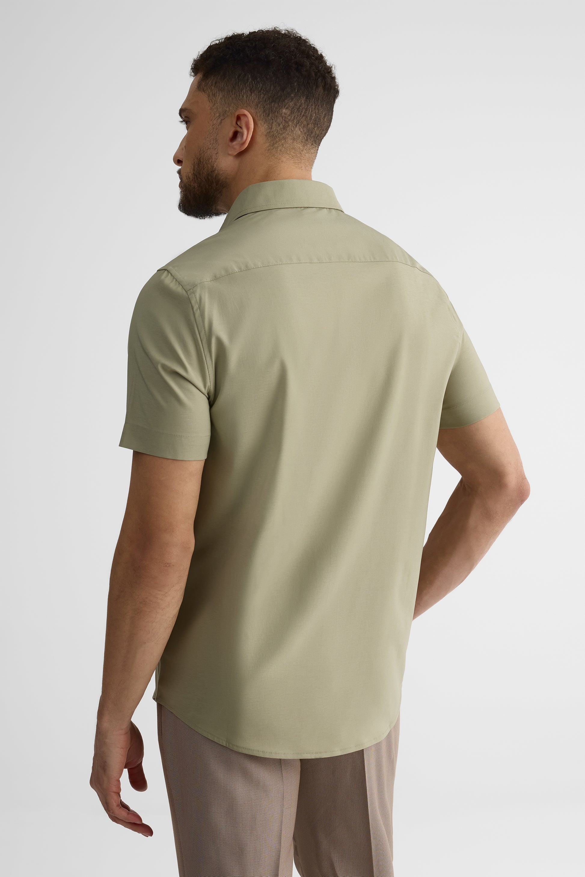 Chemise M/courtes coupe régulière en microfibre - Homme && KAKI