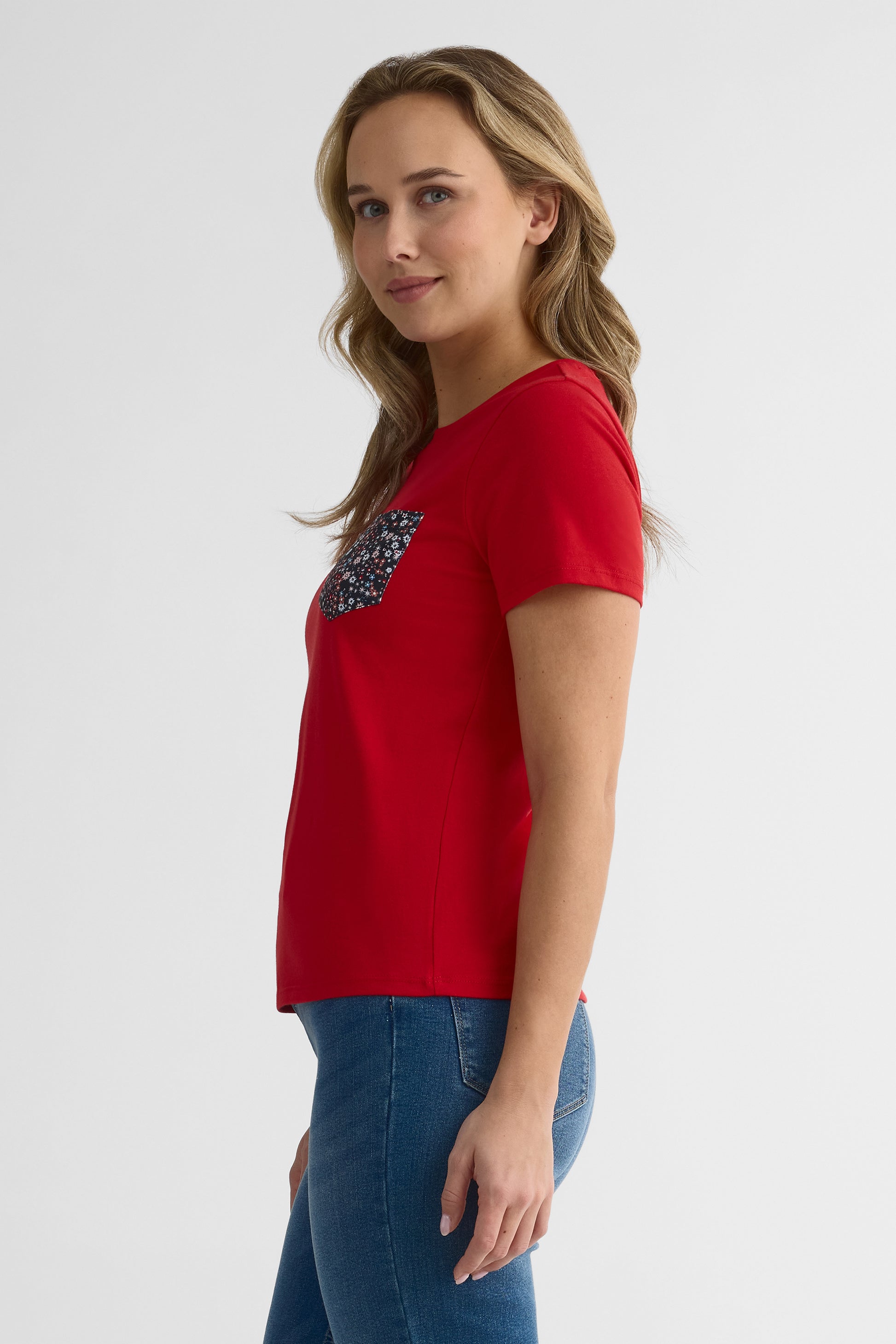 Chandail m/courtes col rond avec poche - Femme 2/30$ && ROUGE