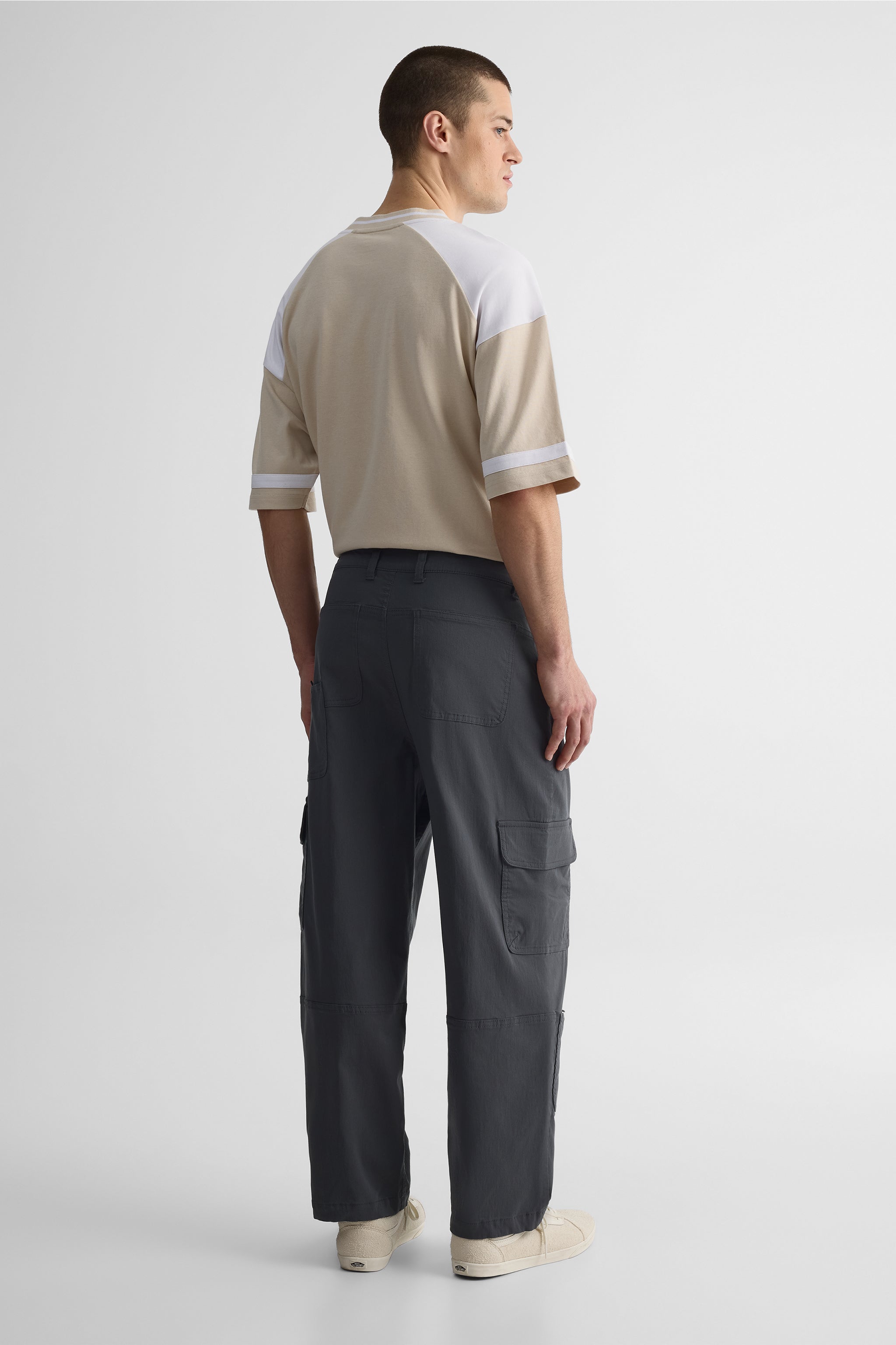 Pantalon cargo ample en techno stretch - Homme && CHARBON