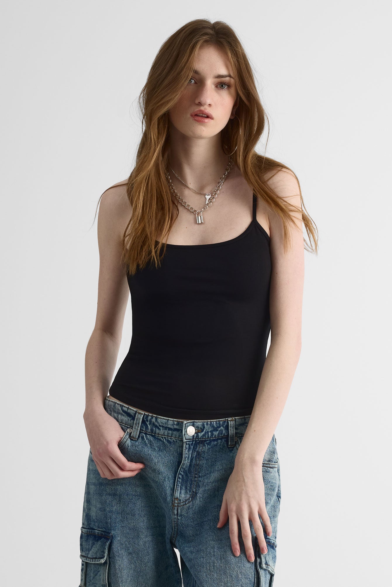 Camisole Scoop Neck ajustable – Jeune femme && NOIR