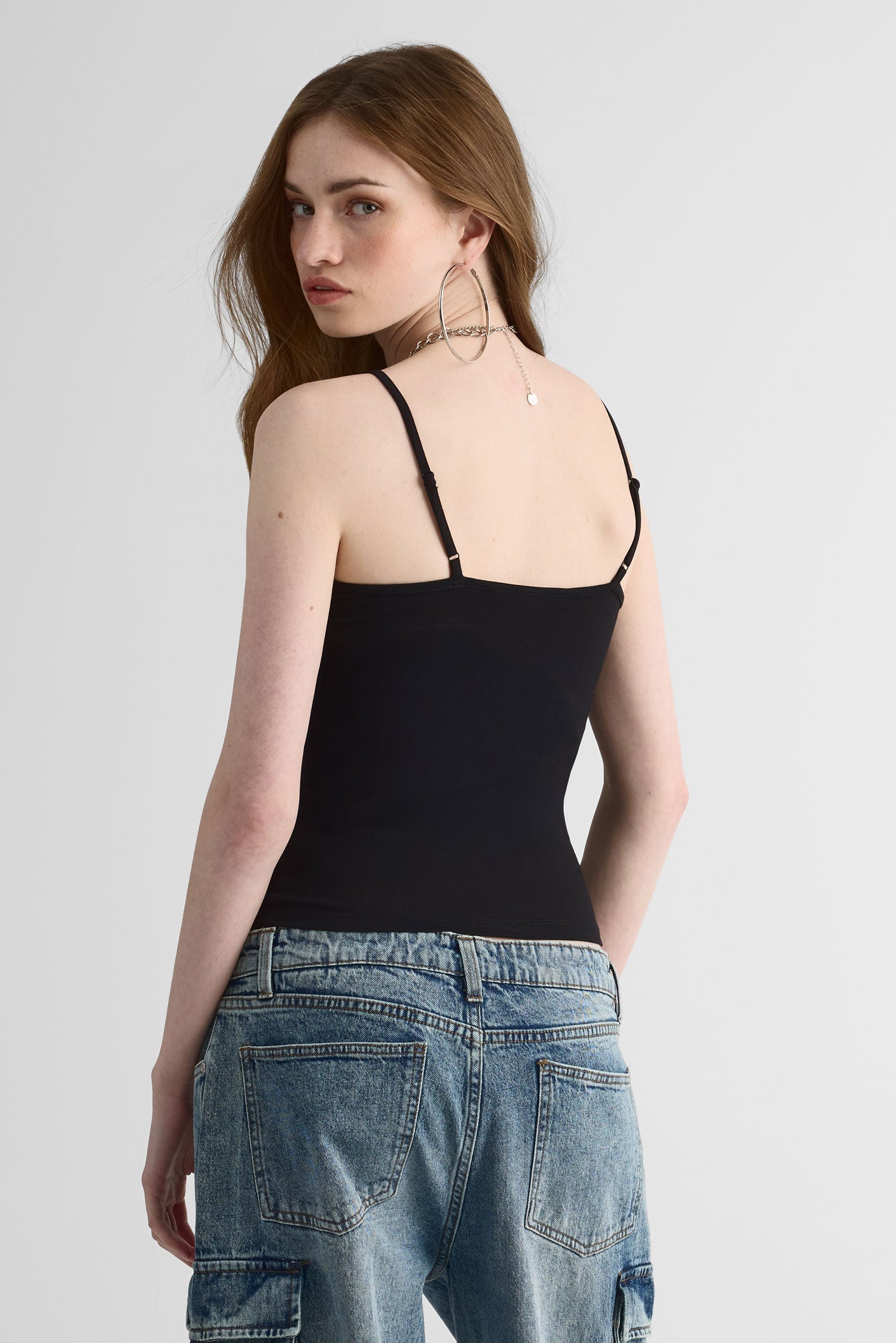 Camisole Scoop Neck ajustable – Jeune femme && NOIR