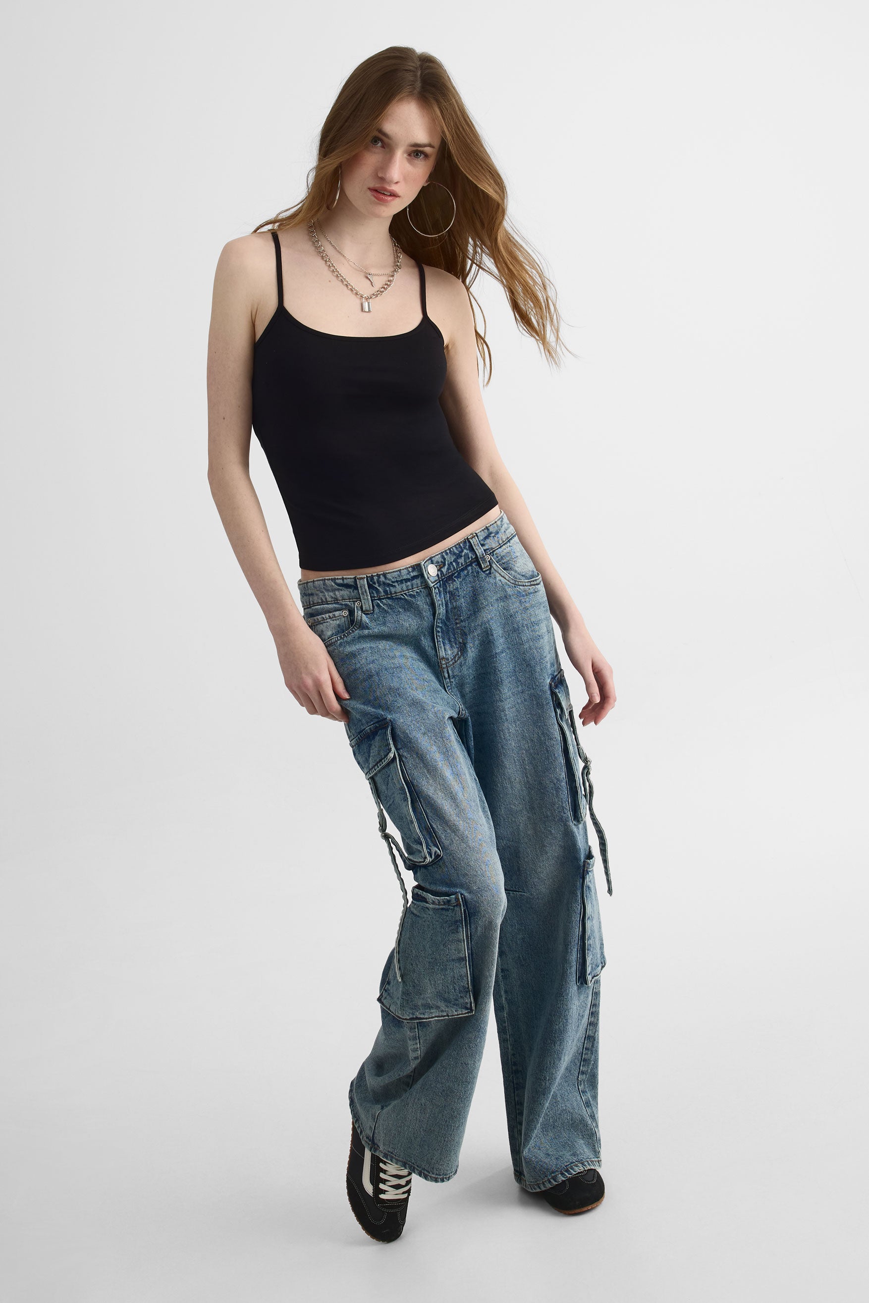 Camisole Scoop Neck ajustable – Jeune femme && NOIR