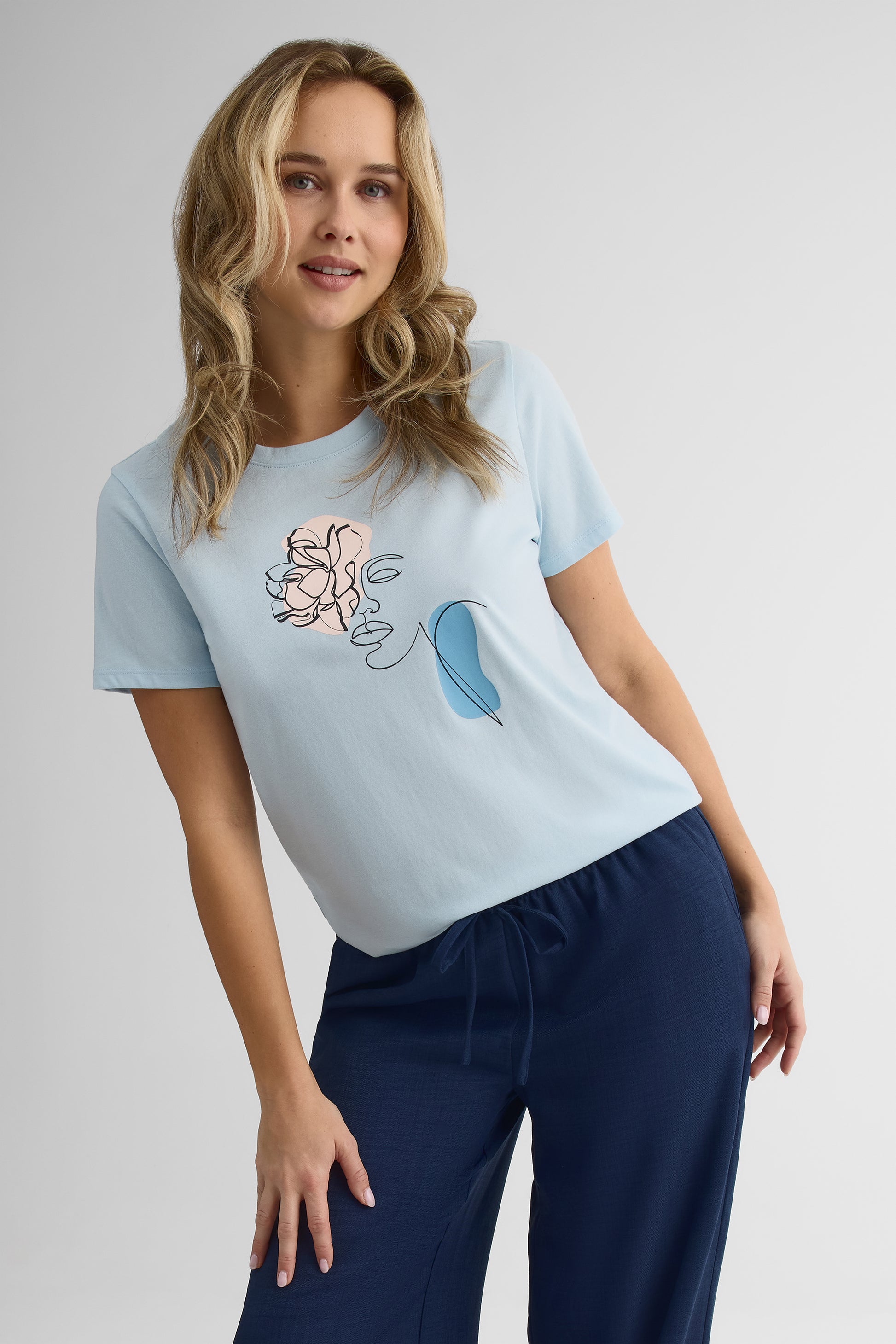 Chandail M/courtes imprimé graphique – Femme 2/30$ && BLEU