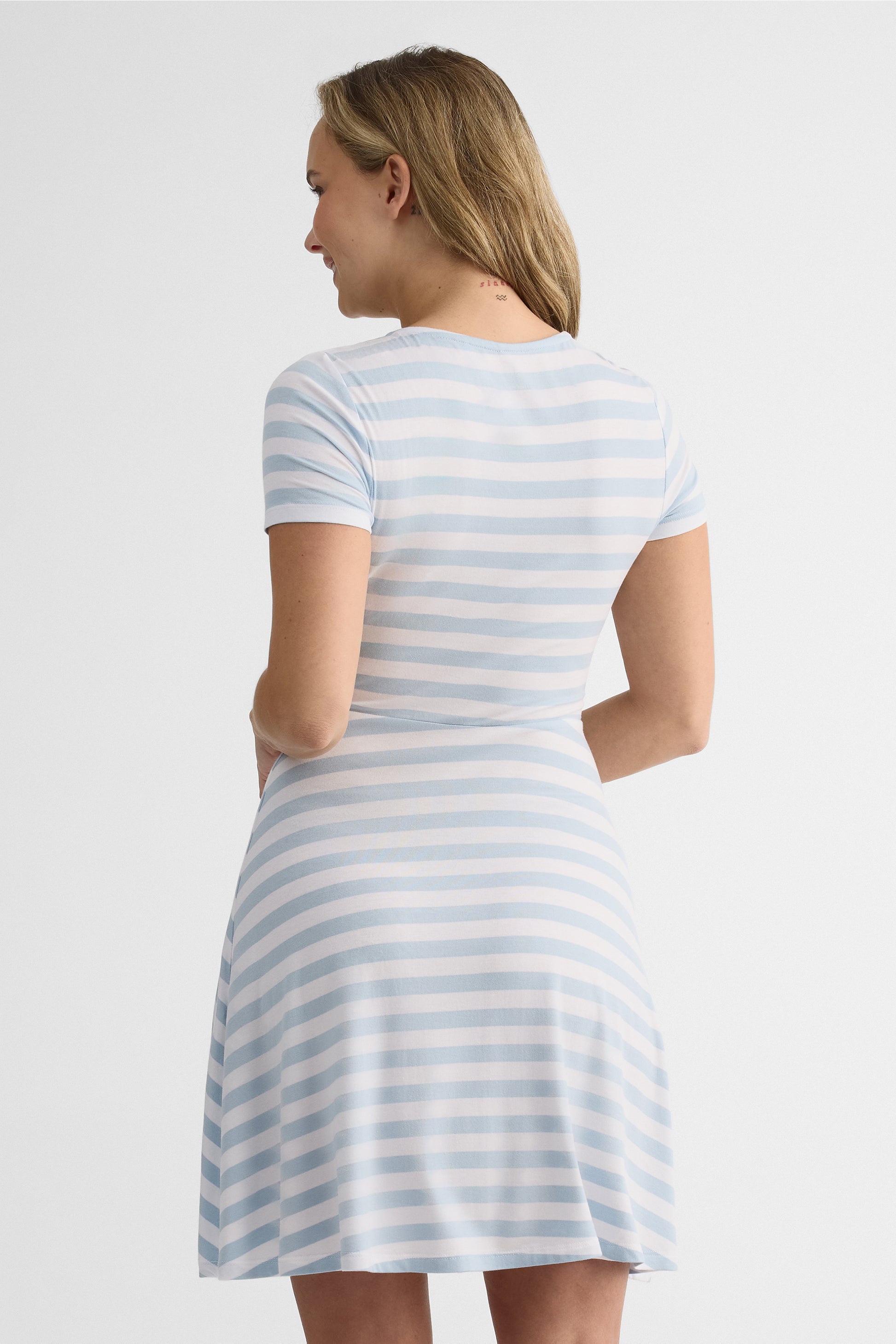 Robe courte à encolure croisée – Femme && BLEU MULTI