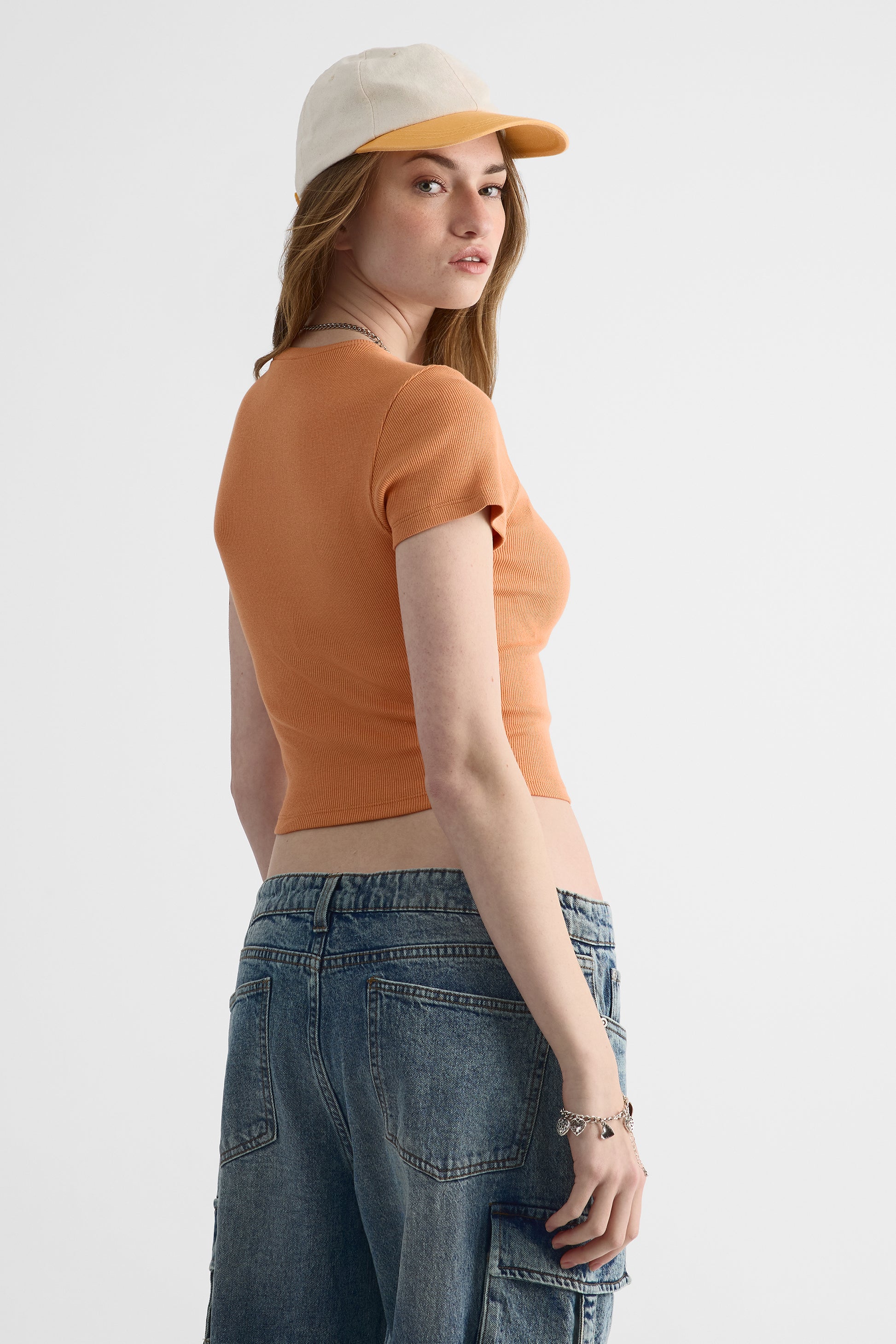 Chandail Baby Rib col rond – Jeune femme && BRUN