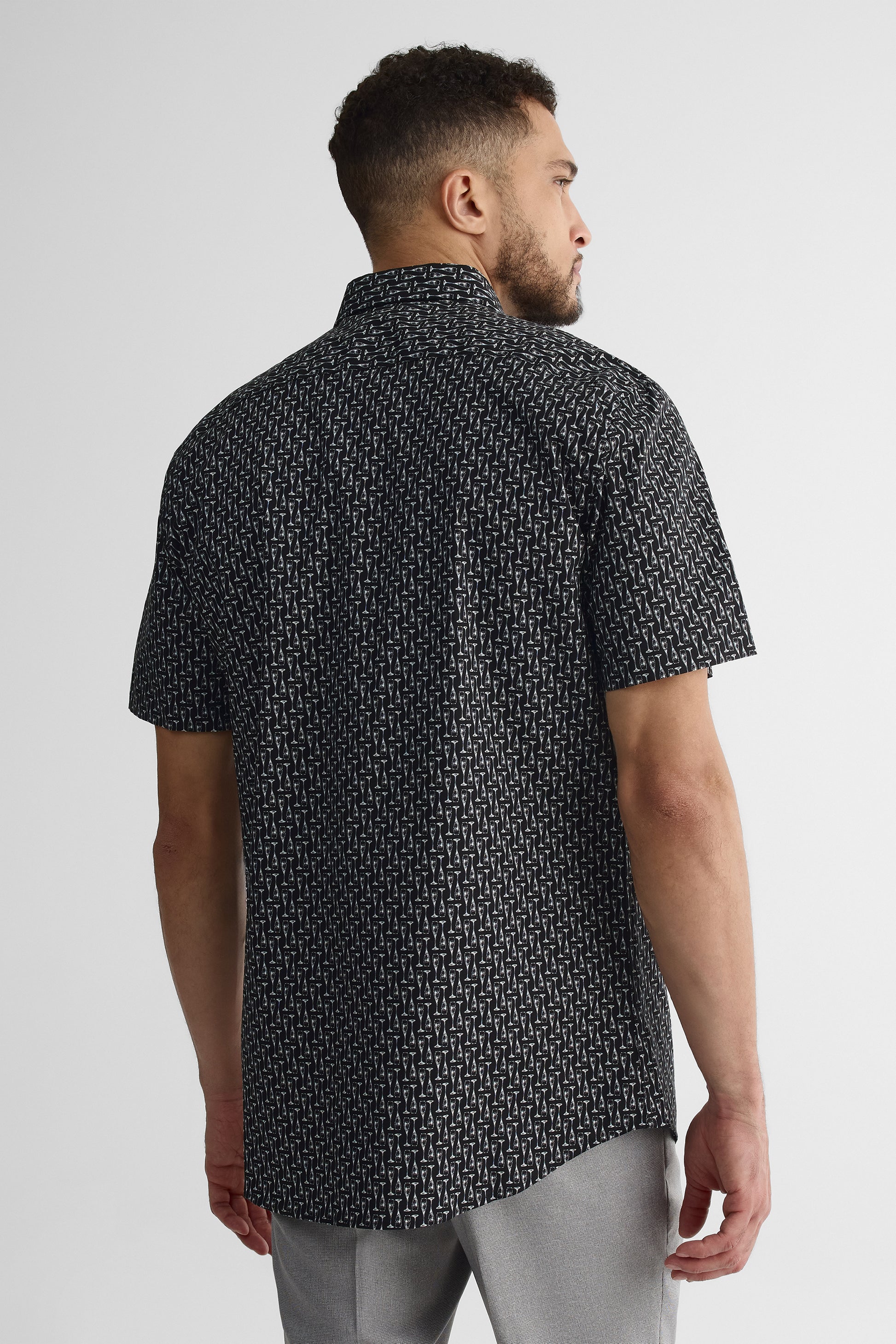 Chemise M/courtes ajustée en popeline stretch - Homme && NOIR