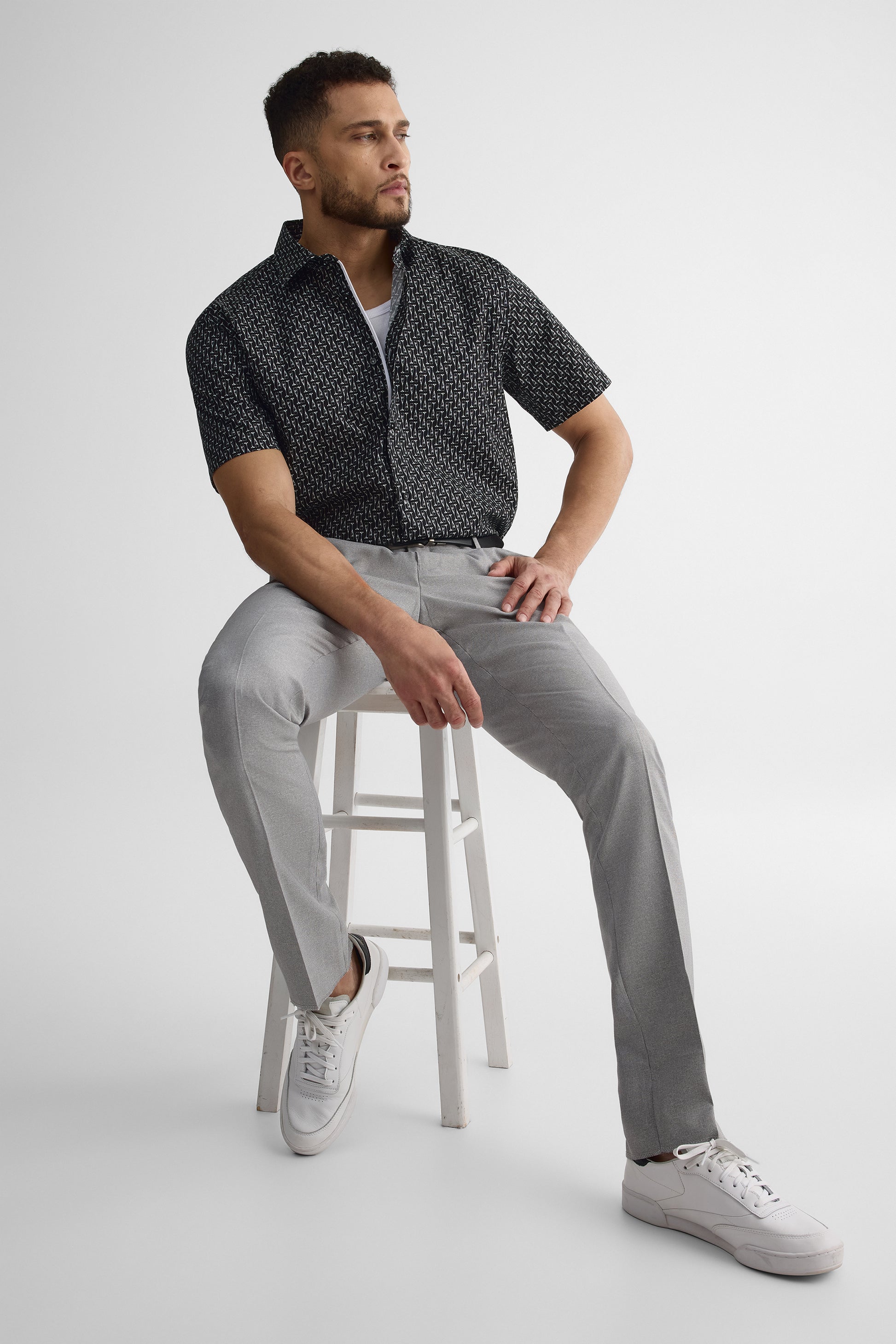 Chemise M/courtes ajustée en popeline stretch - Homme && NOIR