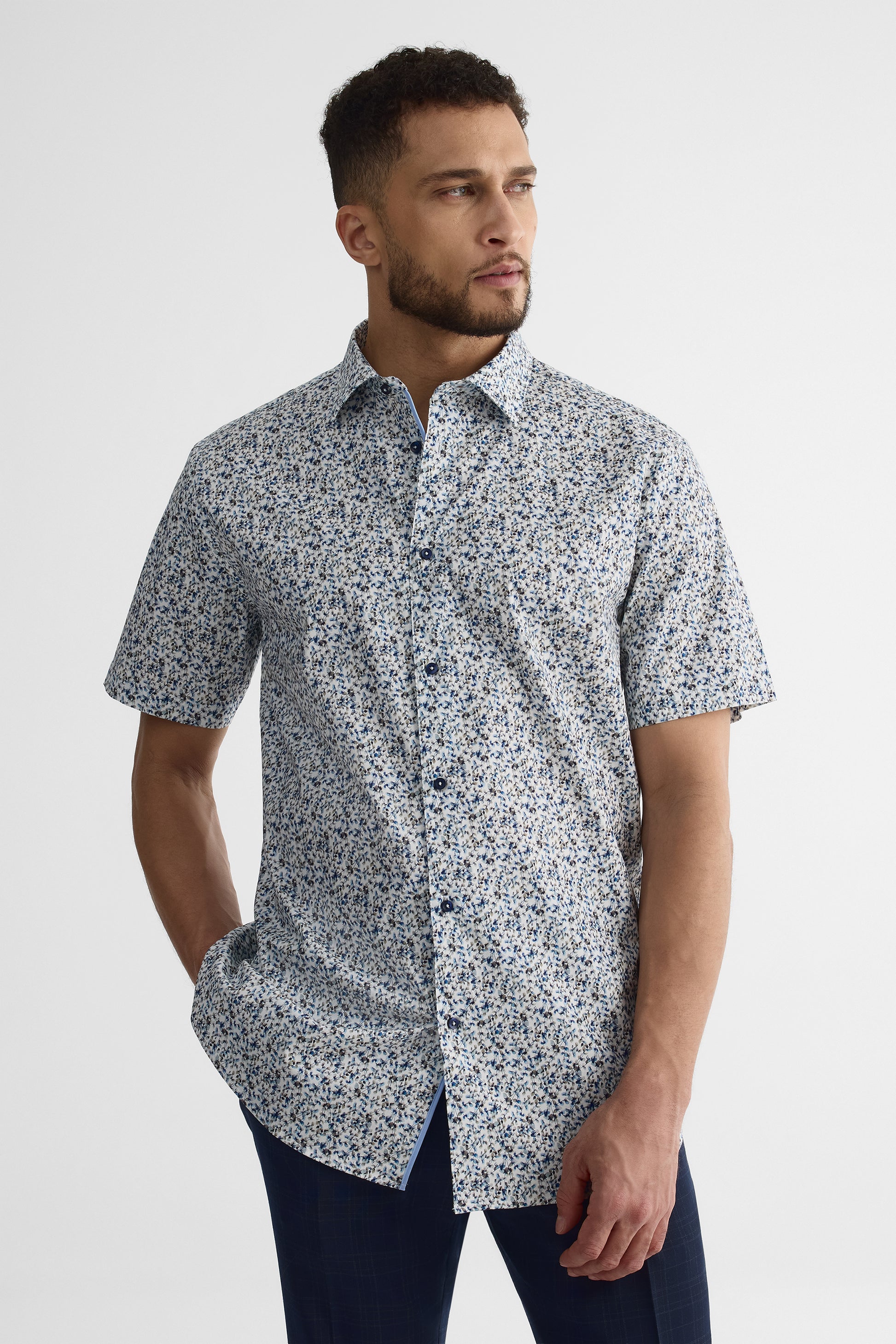 Chemise m/courtes ajustée en poplin stretch - Homme && BLEU MULTI