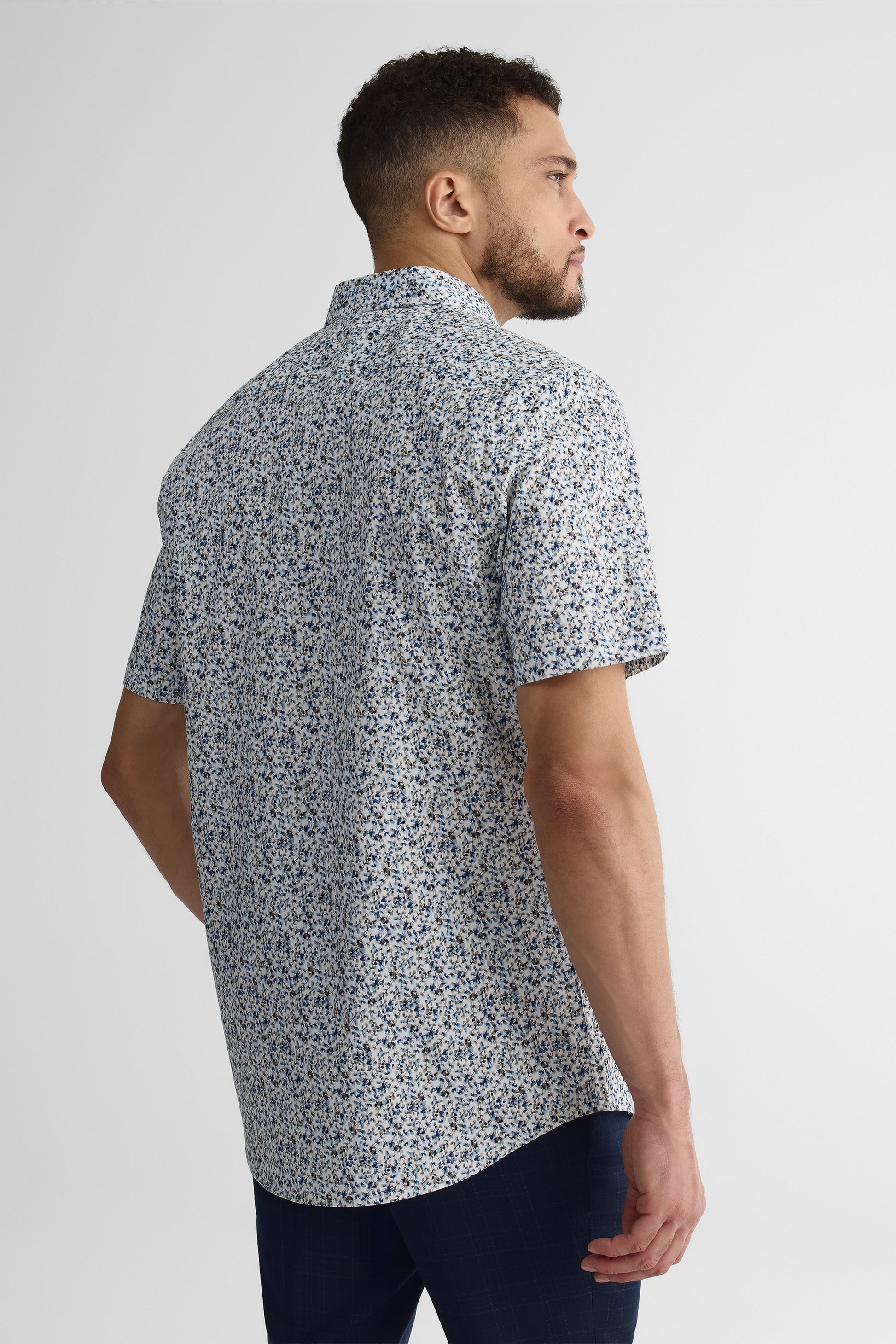 Chemise m/courtes ajustée en poplin stretch - Homme && BLEU MULTI