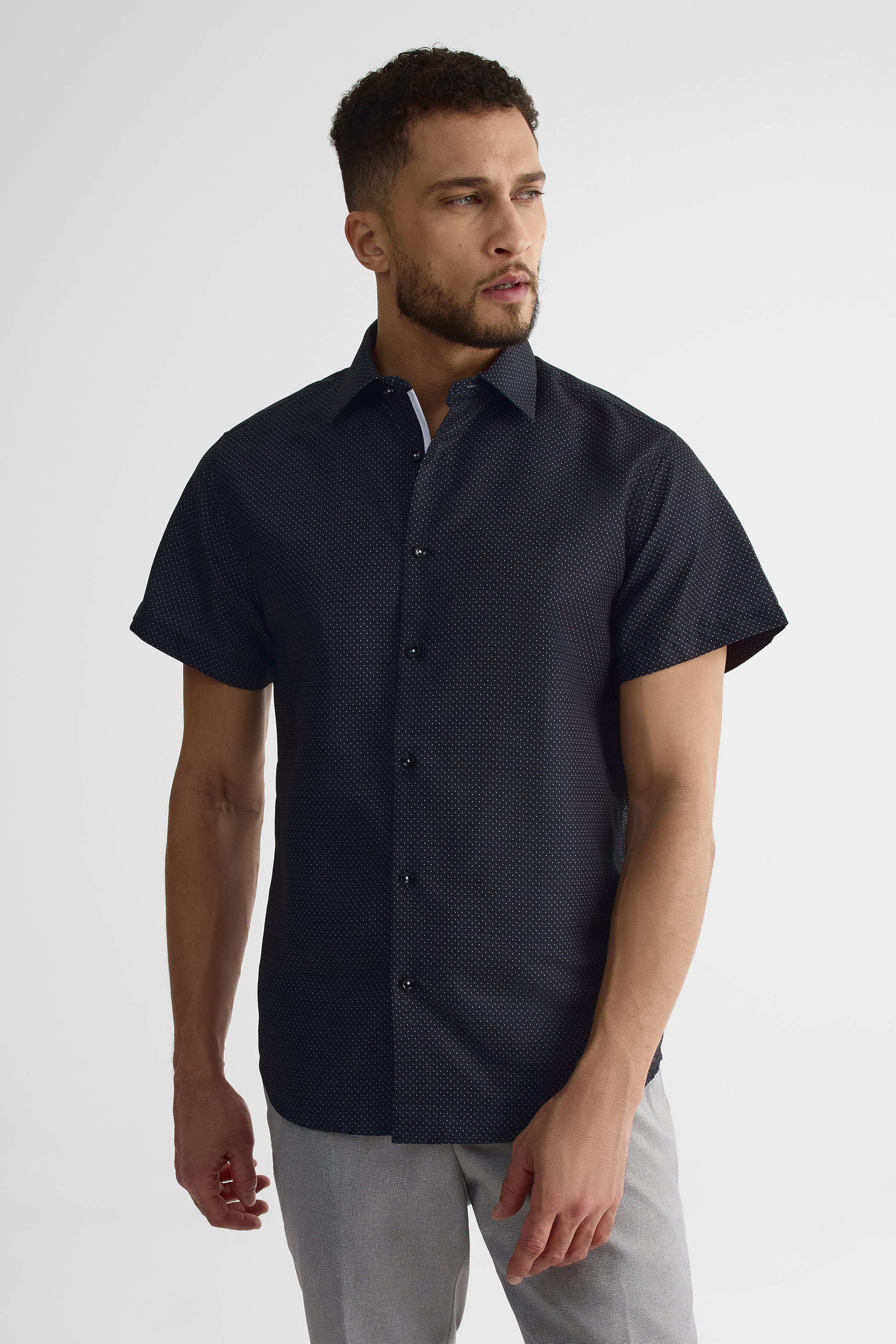 Chemise m/courtes ajustée en microfibre - Homme && NOIR