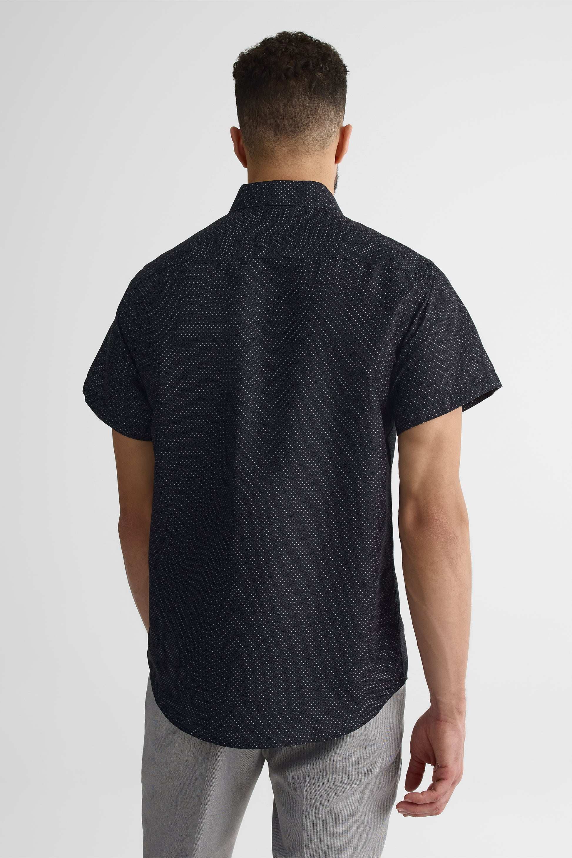 Chemise m/courtes ajustée en microfibre - Homme && NOIR