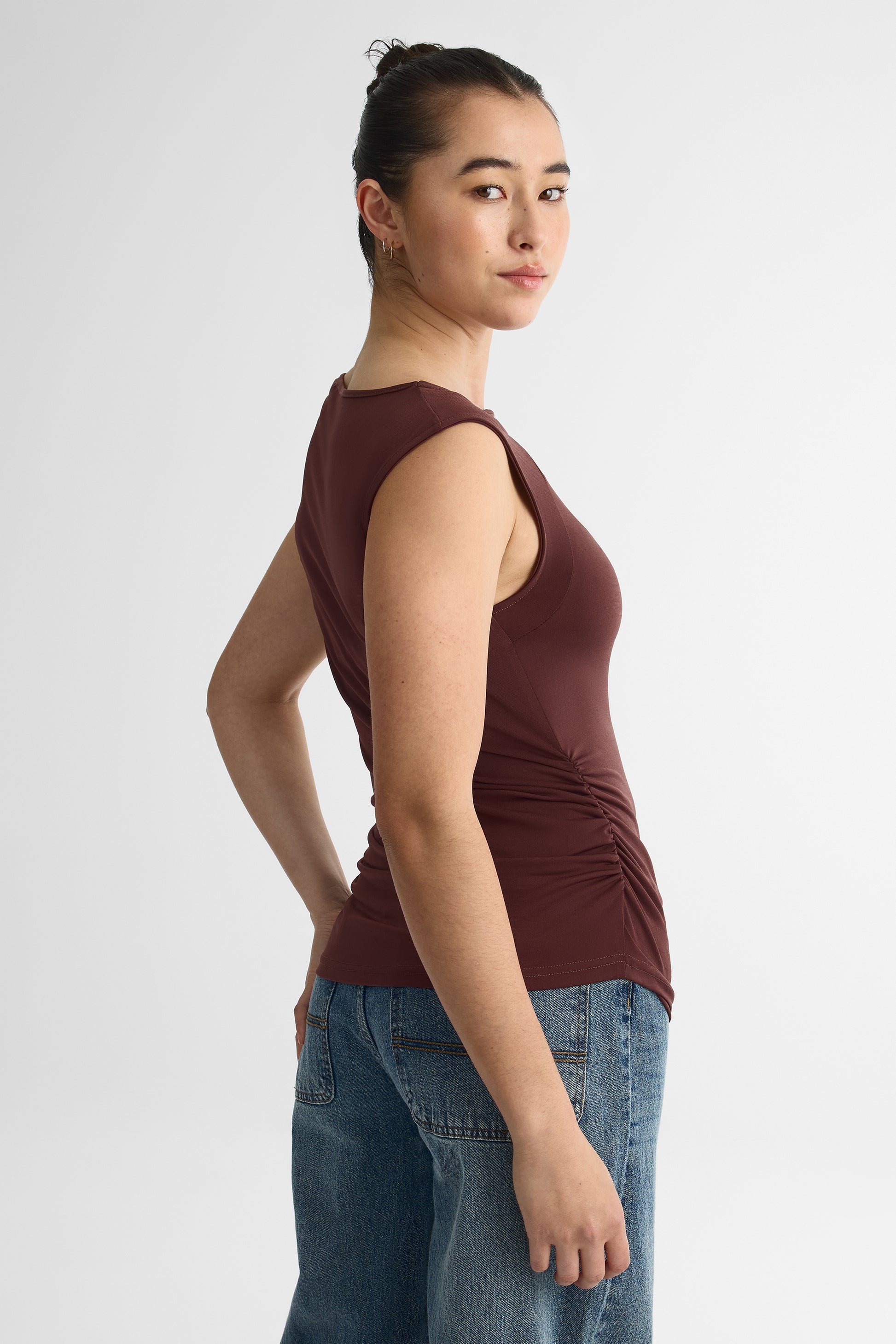 Chandail ajusté asymétrique à manches - Femme && BRUN CHOCOLAT