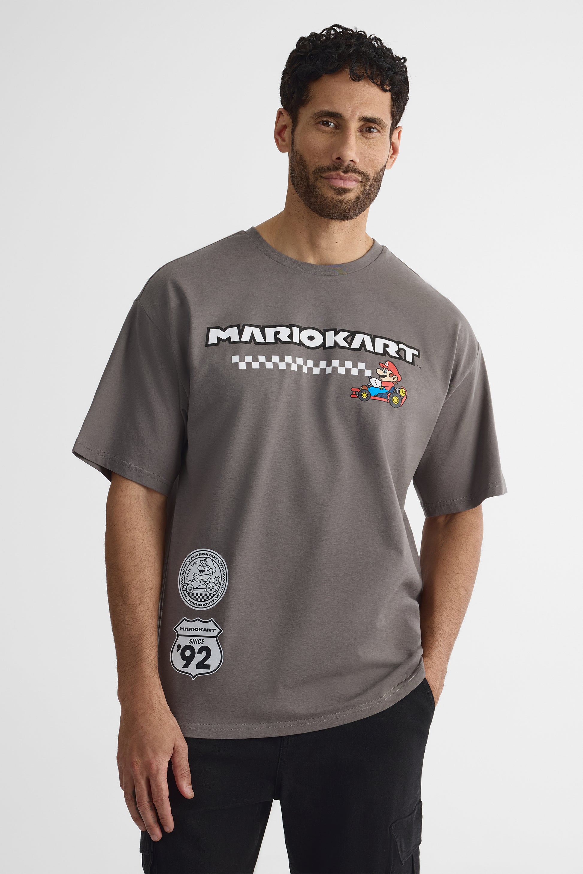 T-shirt graphique Nintendo col rond – Jeune femme && CHARBON