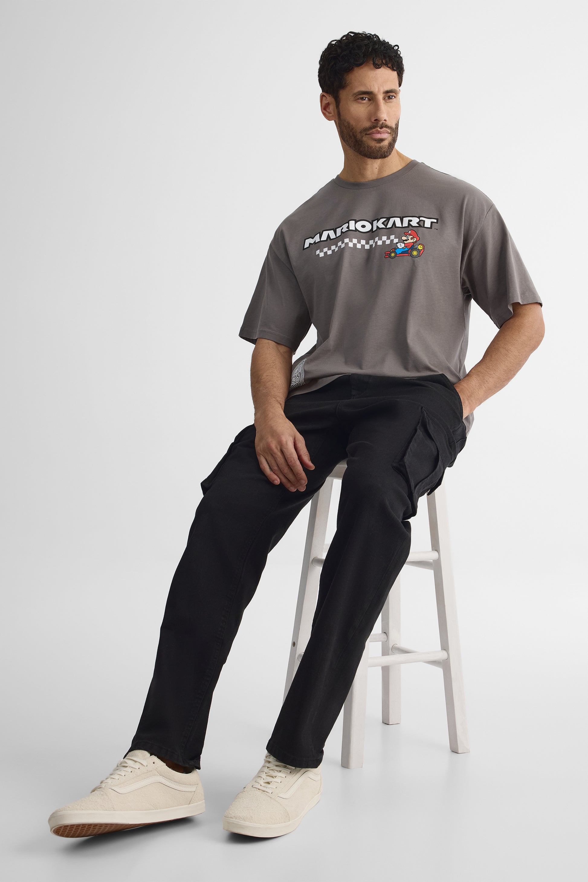 T-shirt graphique Nintendo col rond – Jeune femme && CHARBON