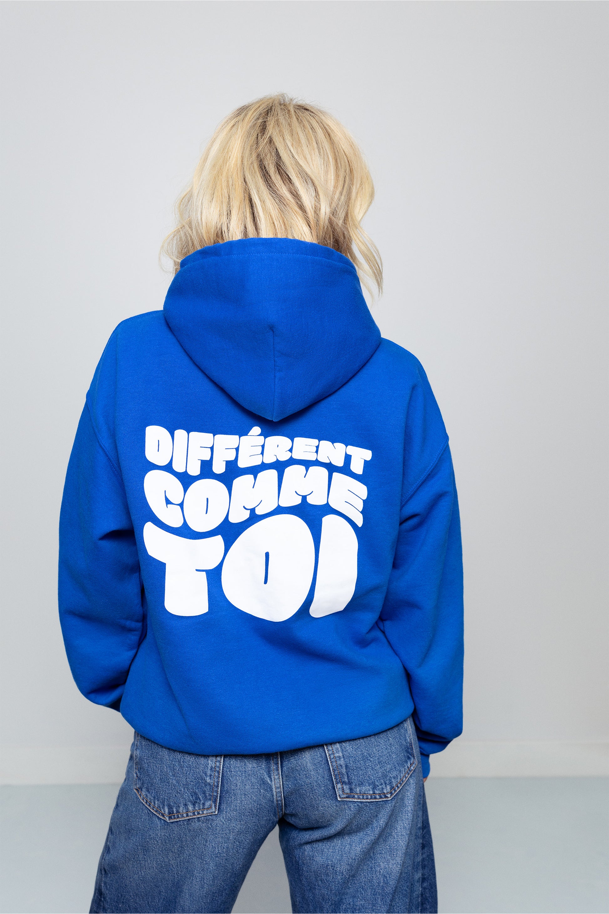 Chandail à capuchon ouaté unisexe à slogan, Différent comme && BLEU