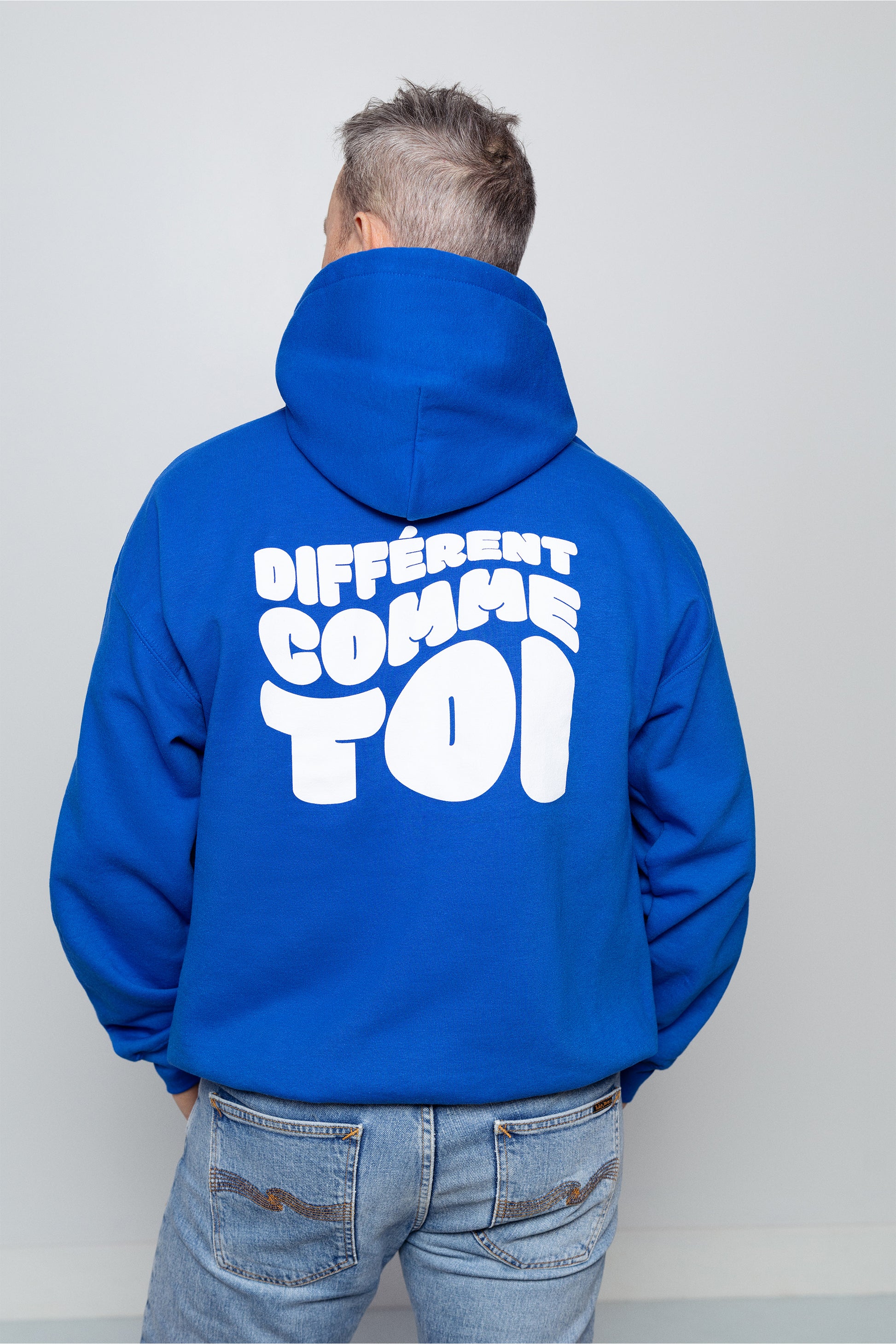 Chandail à capuchon ouaté unisexe à slogan, Différent comme && BLEU
