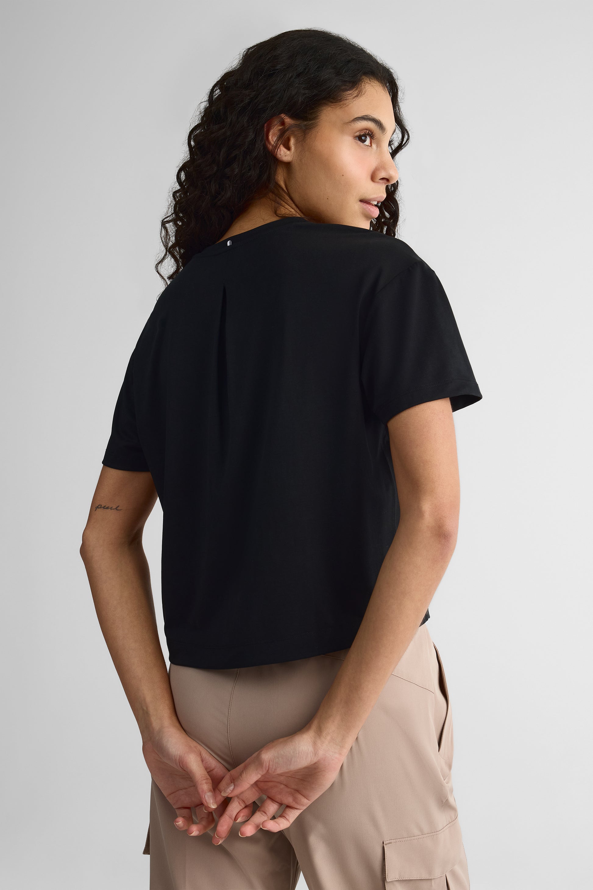 T-shirt col rond à manches courtes - Femme && NOIR