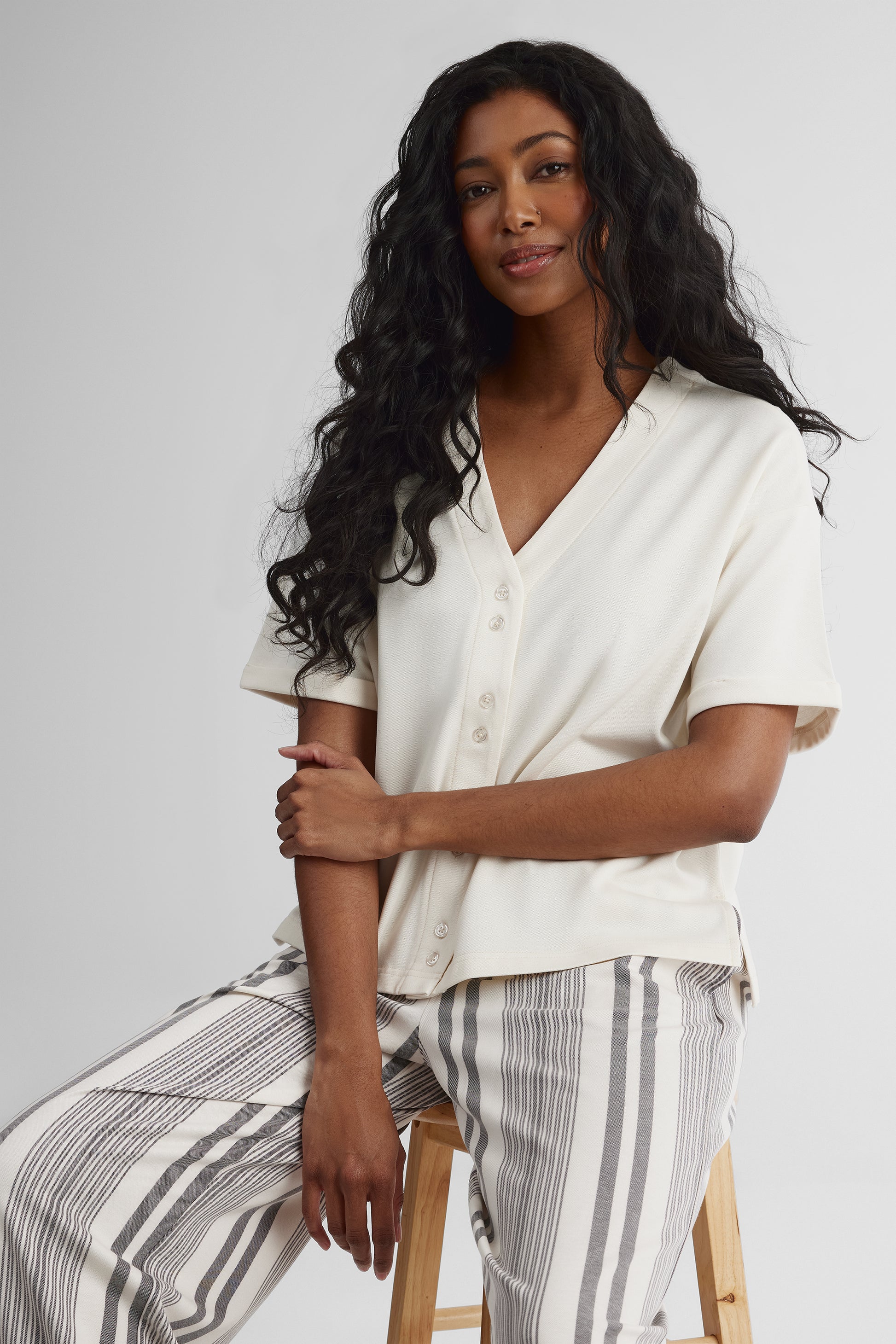 Blouse col V à manches courtes - Femme && BLANC CASSÉ